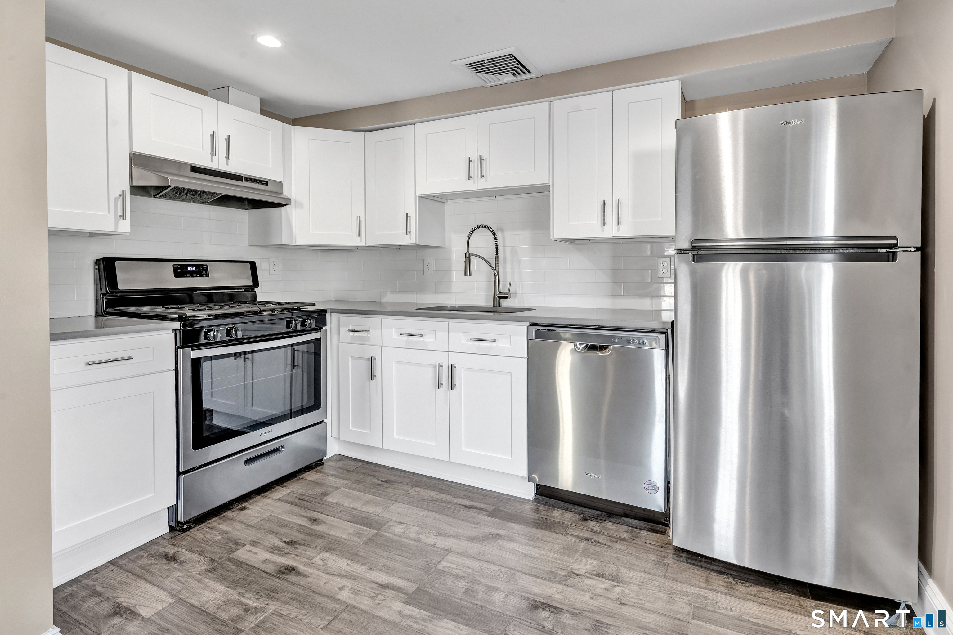 418 Howe Avenue Unit #E photo 5