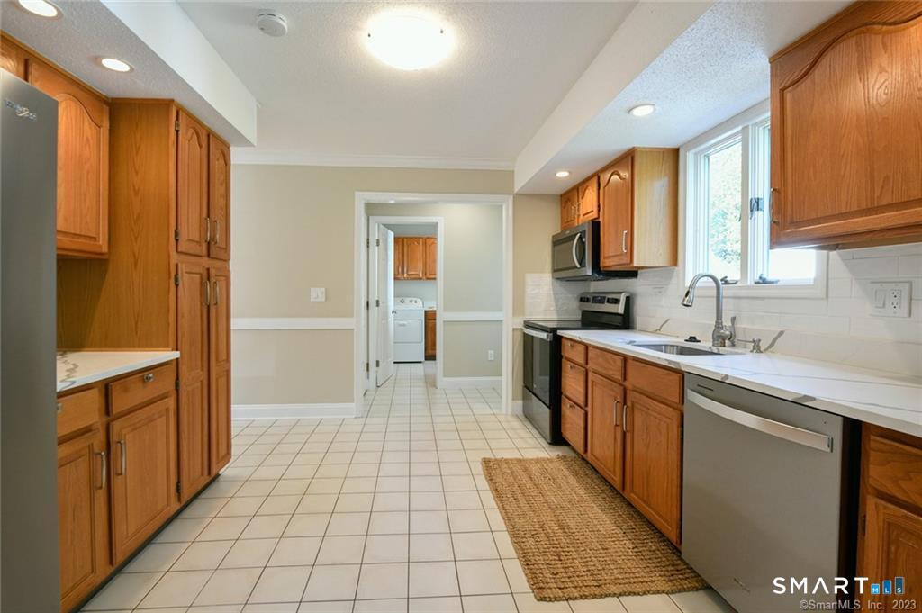 16 Harold Road, #16, Farmington, CT 06032