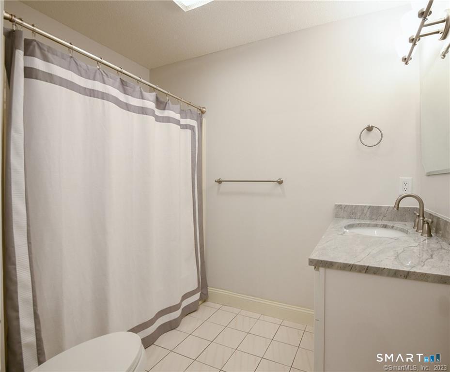 16 Harold Road, #16, Farmington, CT 06032