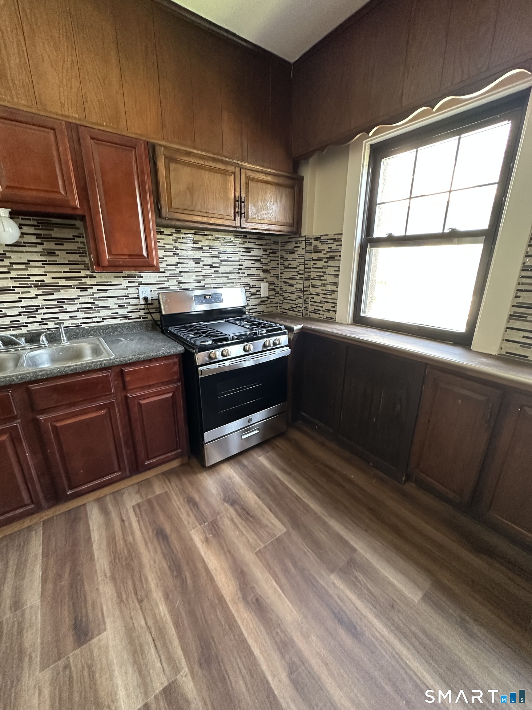304 Edgewood Street photo 11