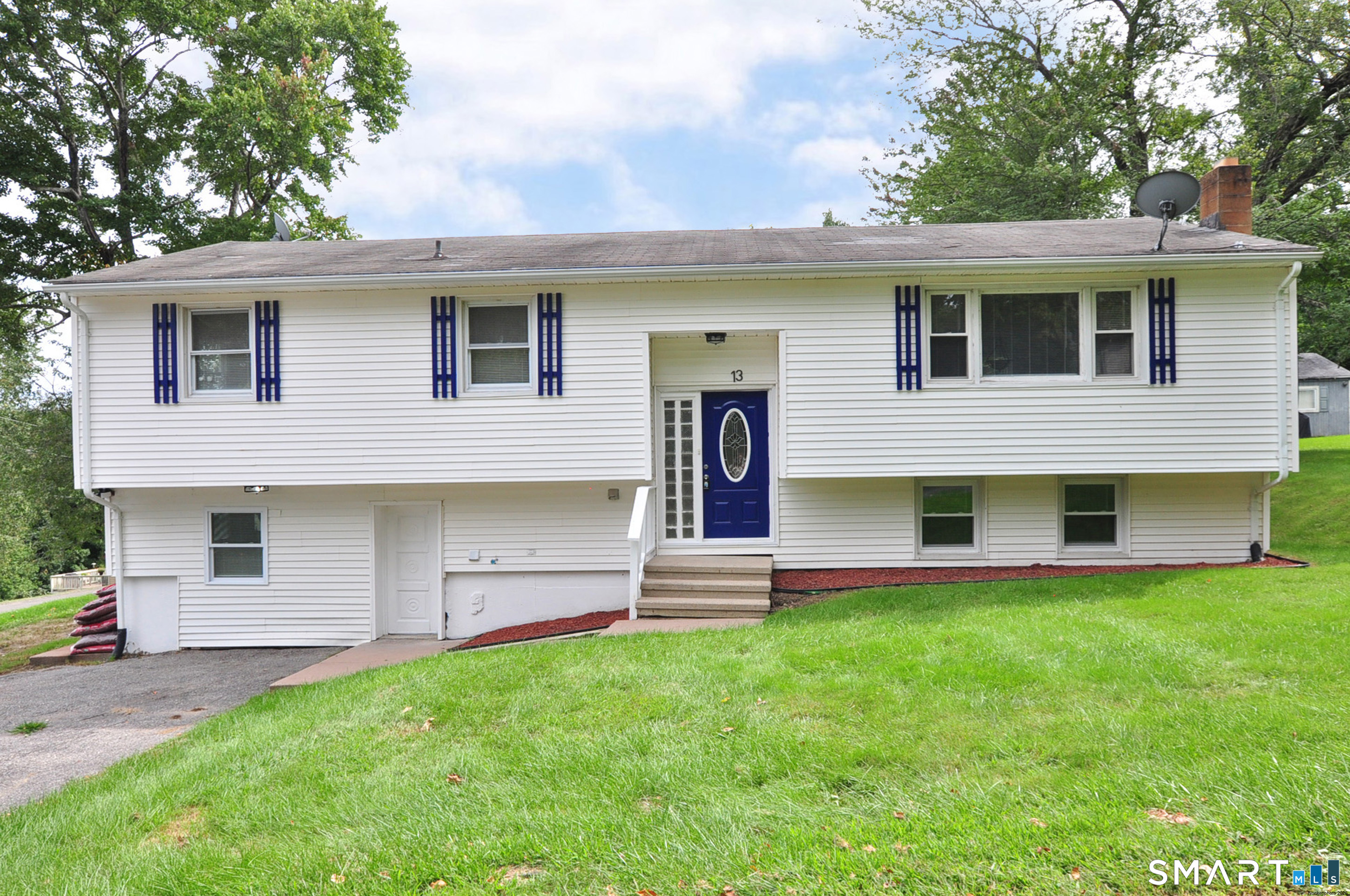 13 Pleasant View Avenue photo 2