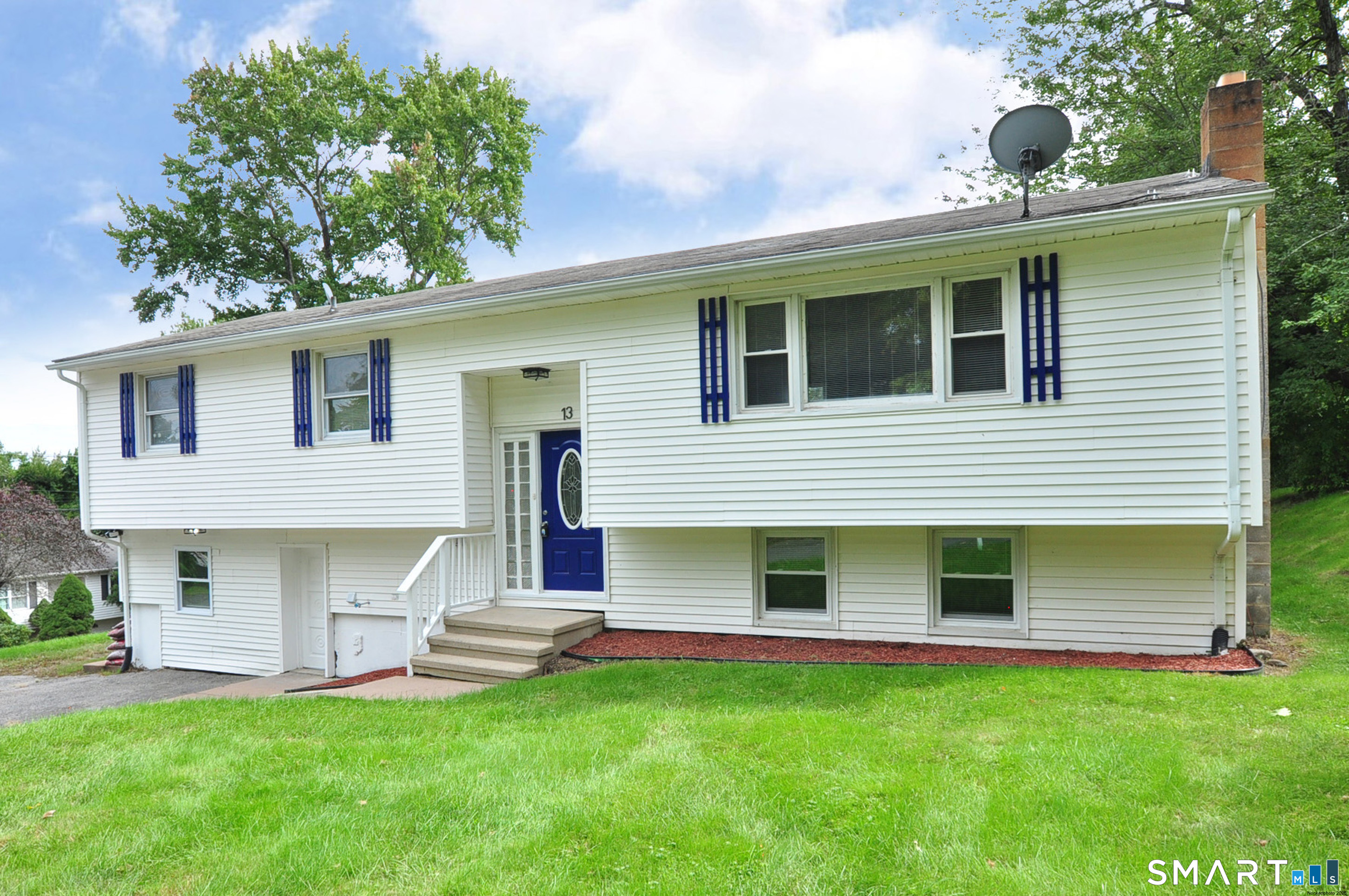 13 Pleasant View Avenue photo 3
