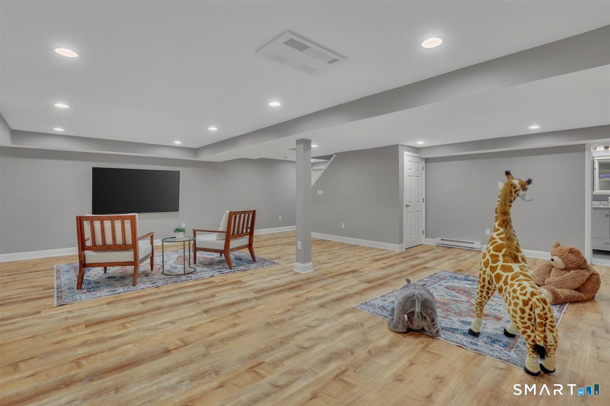 56 Foxcroft Court photo 28