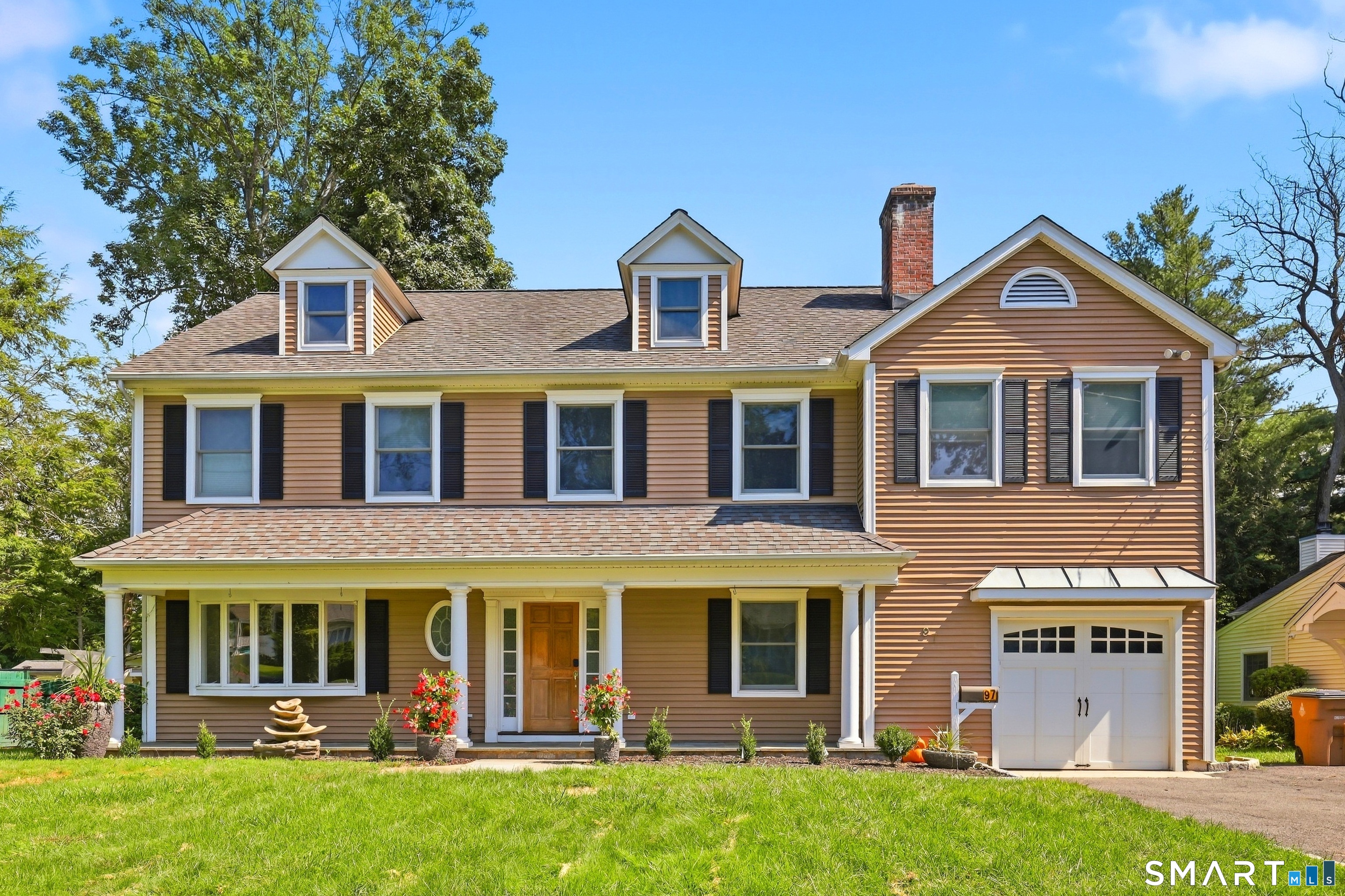 97 Meadowpark Avenue North, Stamford, Connecticut photo 1