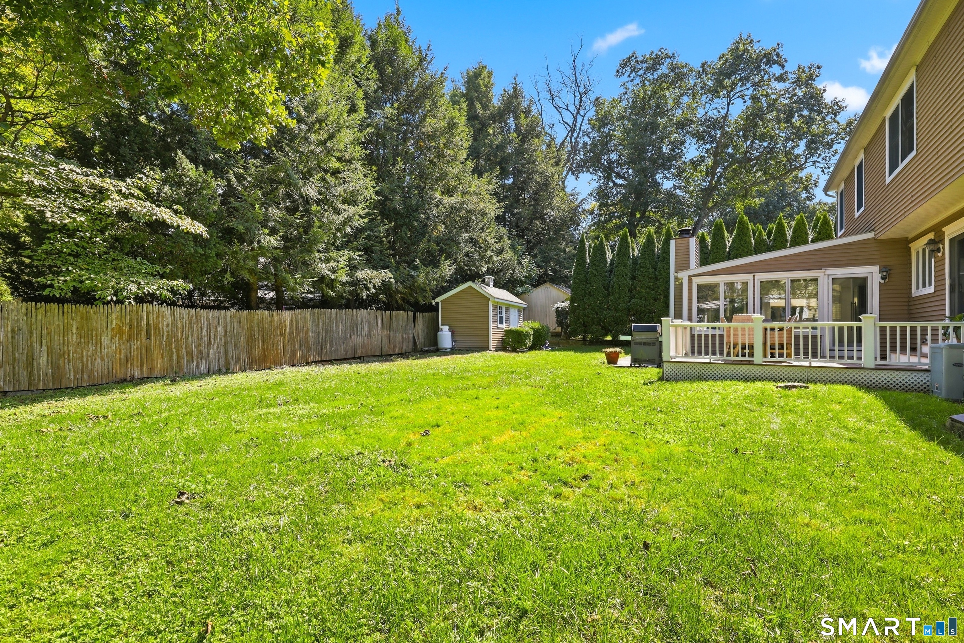 97 Meadowpark Avenue North photo 36