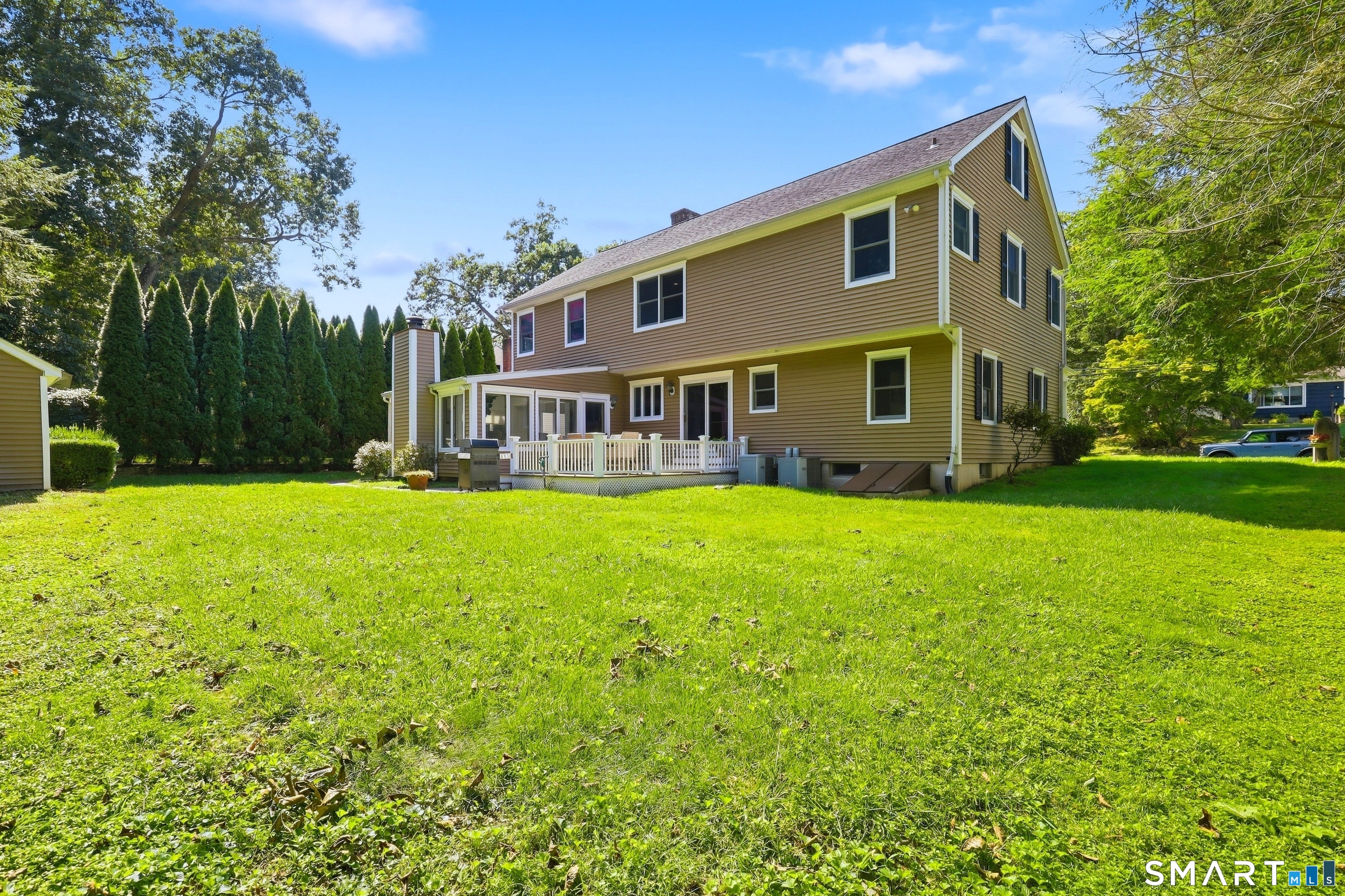 97 Meadowpark Avenue North photo 37