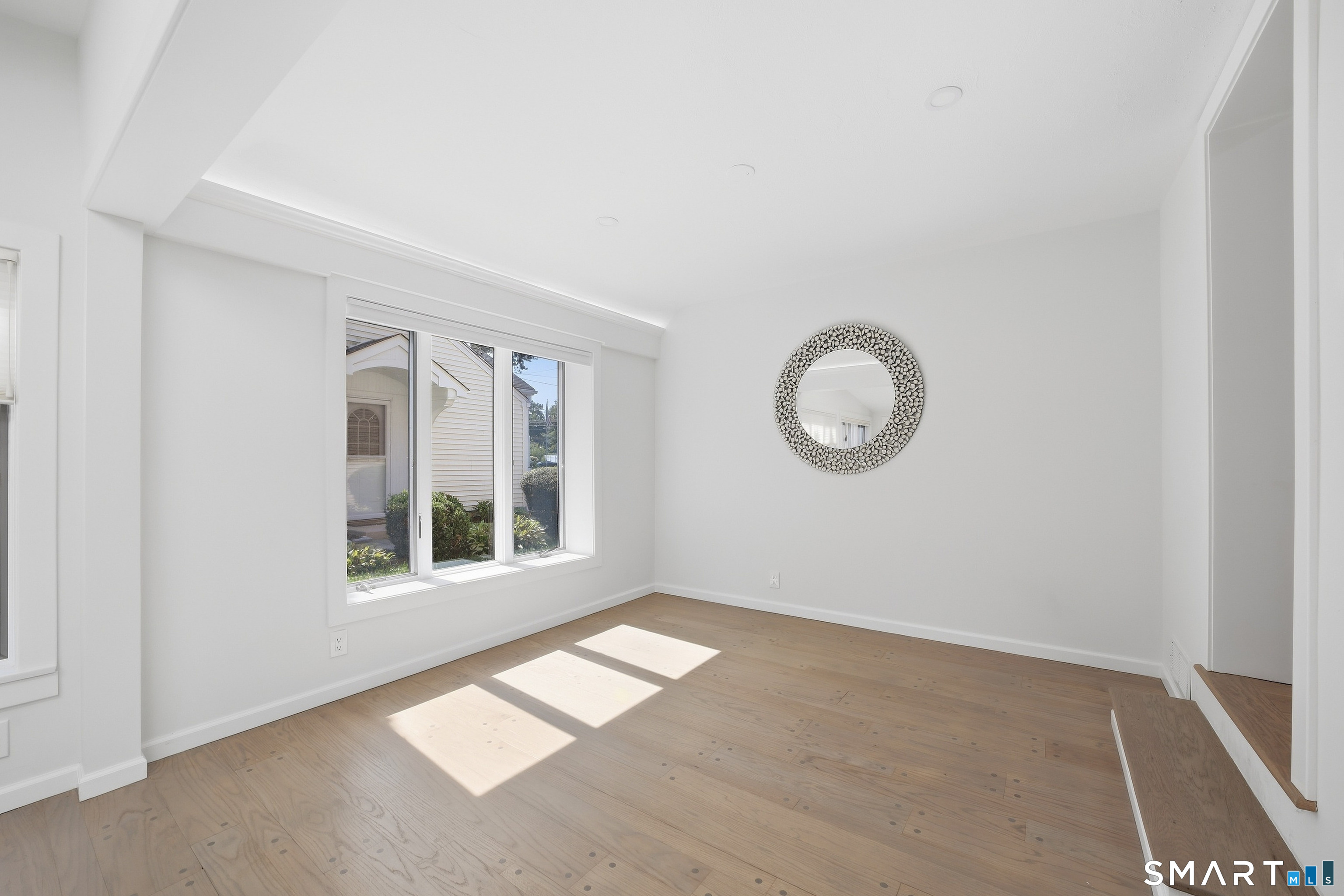 97 Meadowpark Avenue North photo 13
