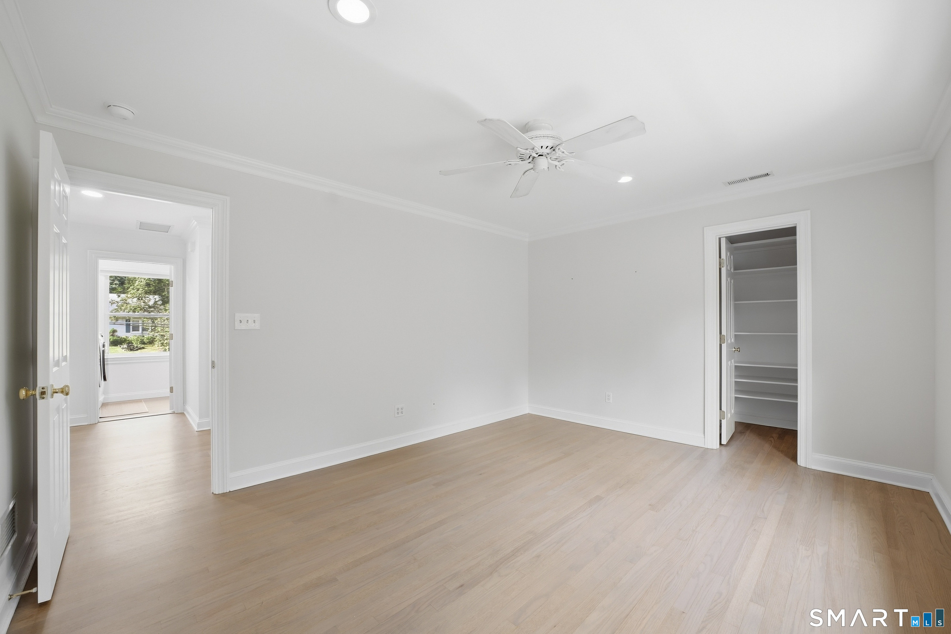 97 Meadowpark Avenue North photo 23