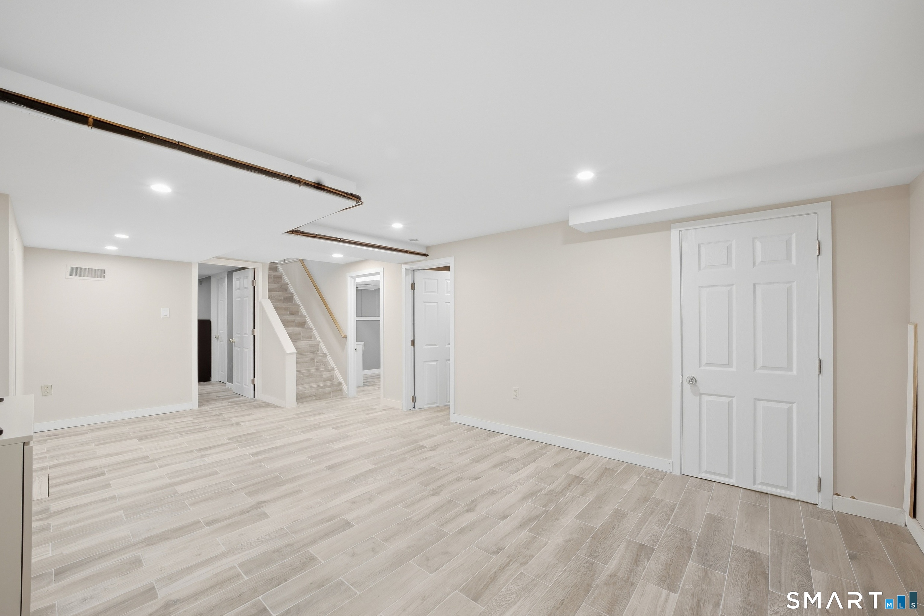 97 Meadowpark Avenue North photo 32