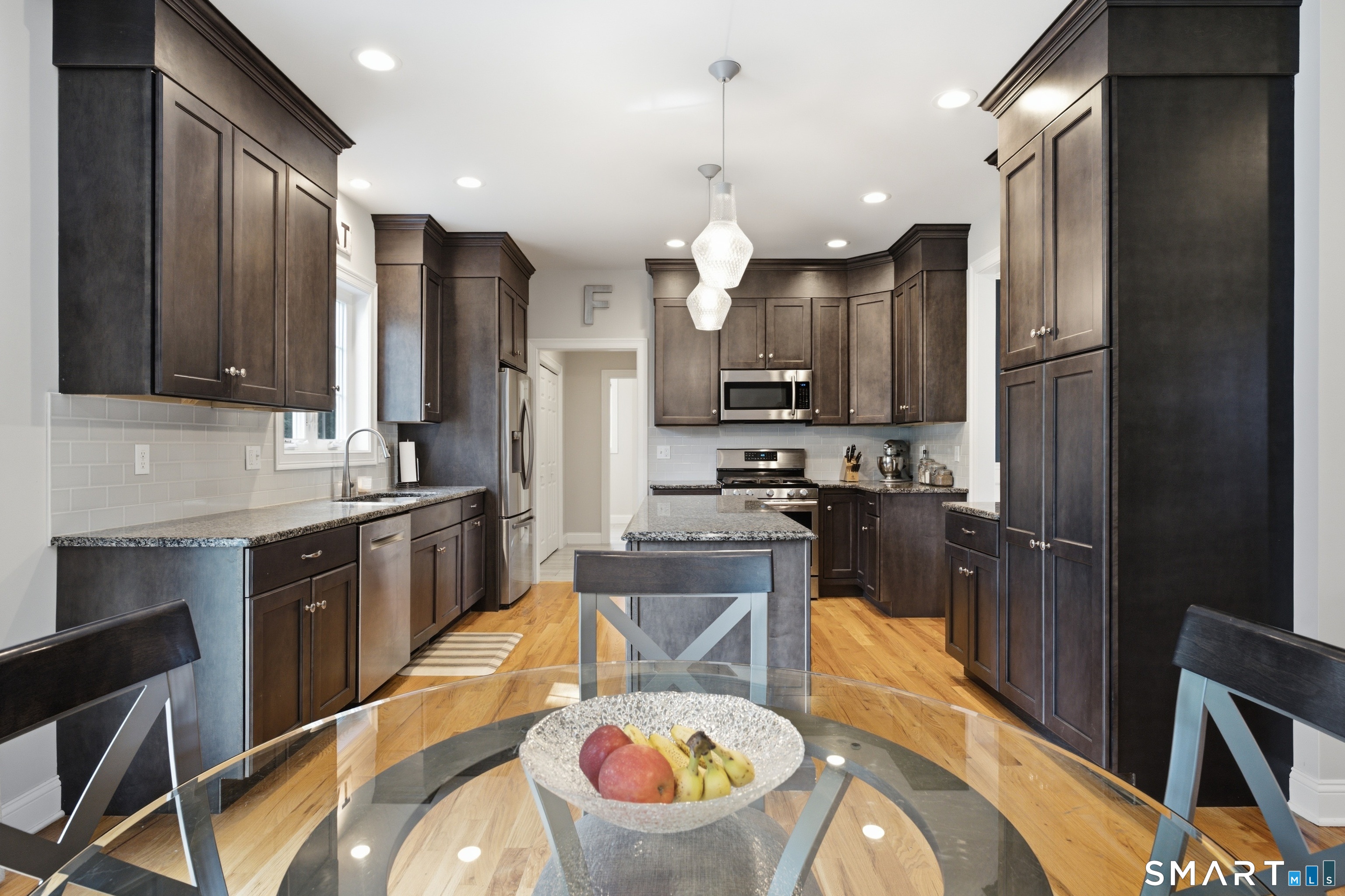 Eat in area offers casual dining and breakfast option.