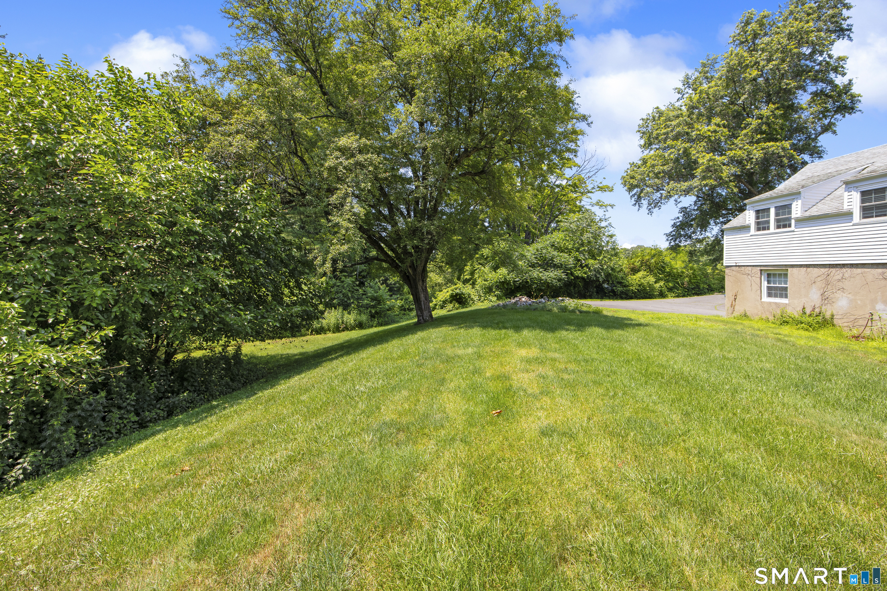 51 Round Hill Road photo 16