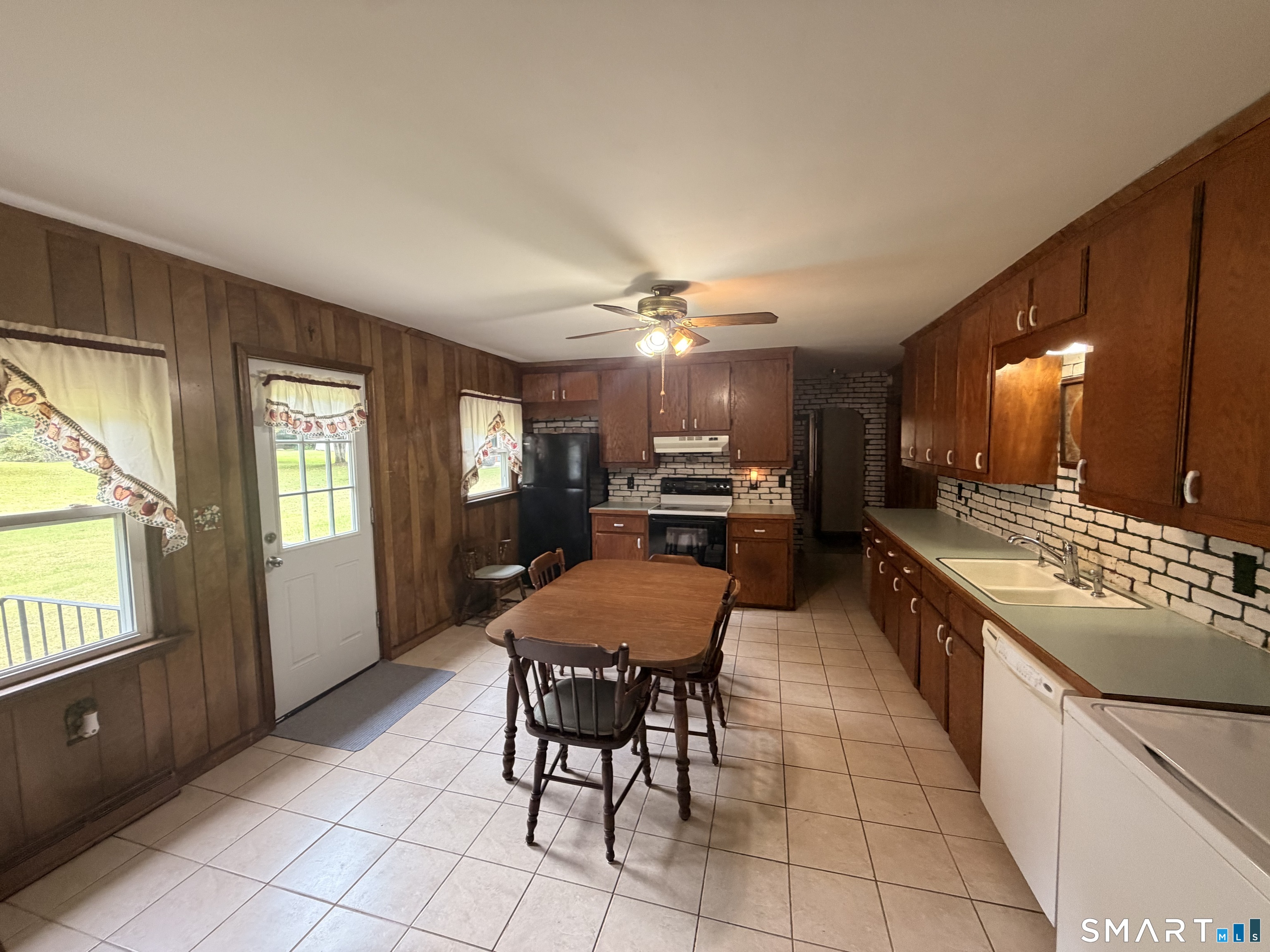 Photo 2 of Single family home for sale at 117 Pineville Rd, Dayville, CT 06241 | MLS# 24207472 | Listing updated on 2026-09-18