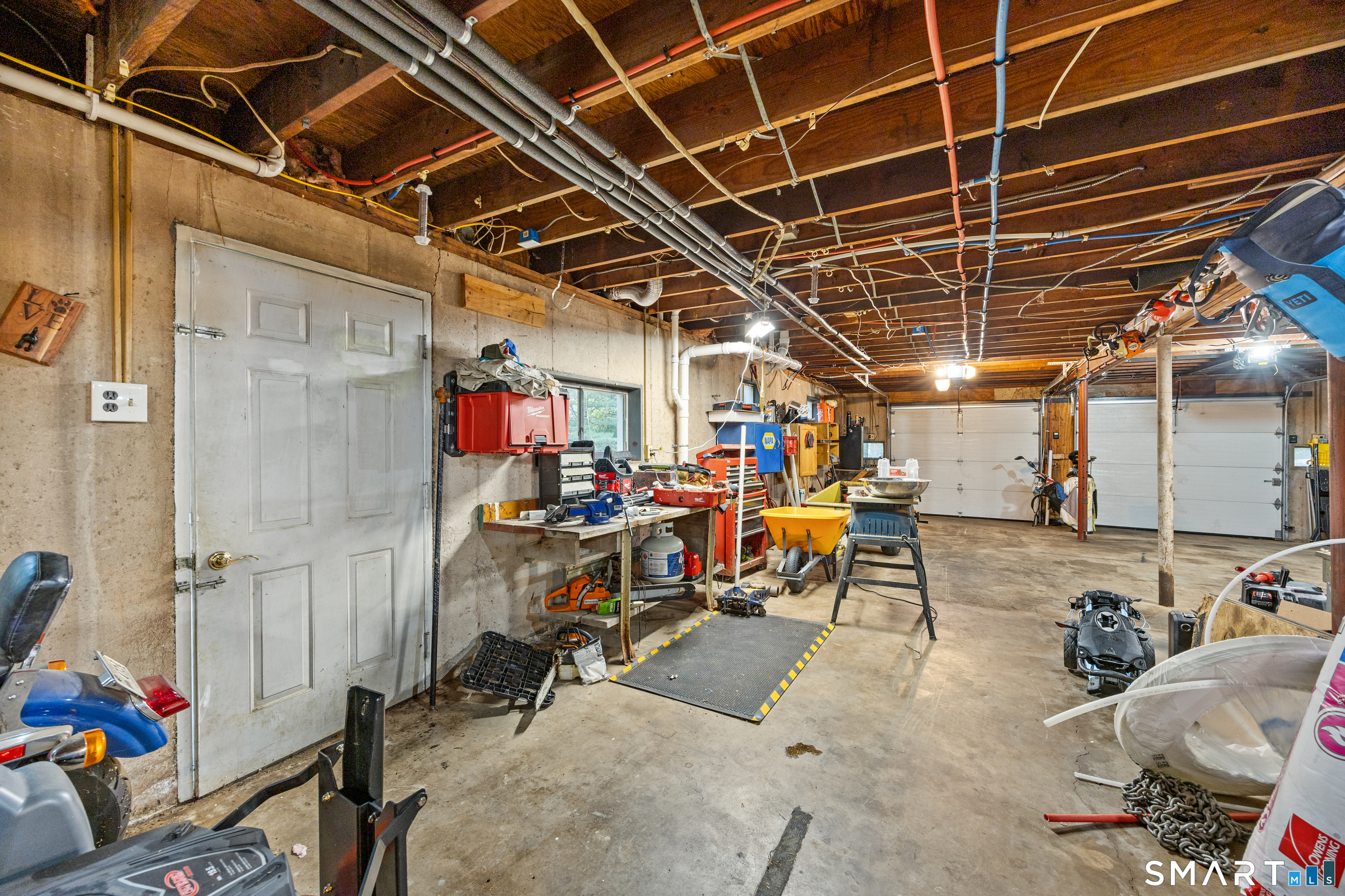 BASEMENT/GARAGE