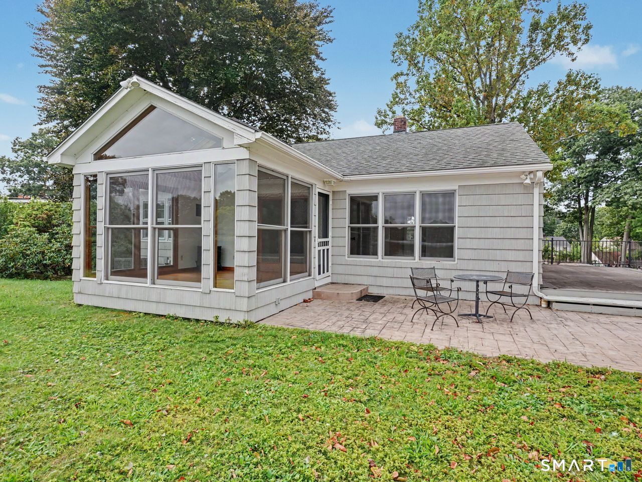 100 Lakeshore Terrace photo 4