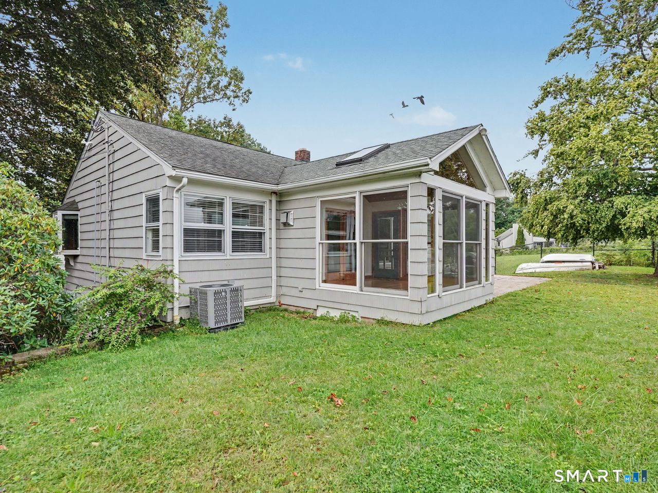 100 Lakeshore Terrace photo 5