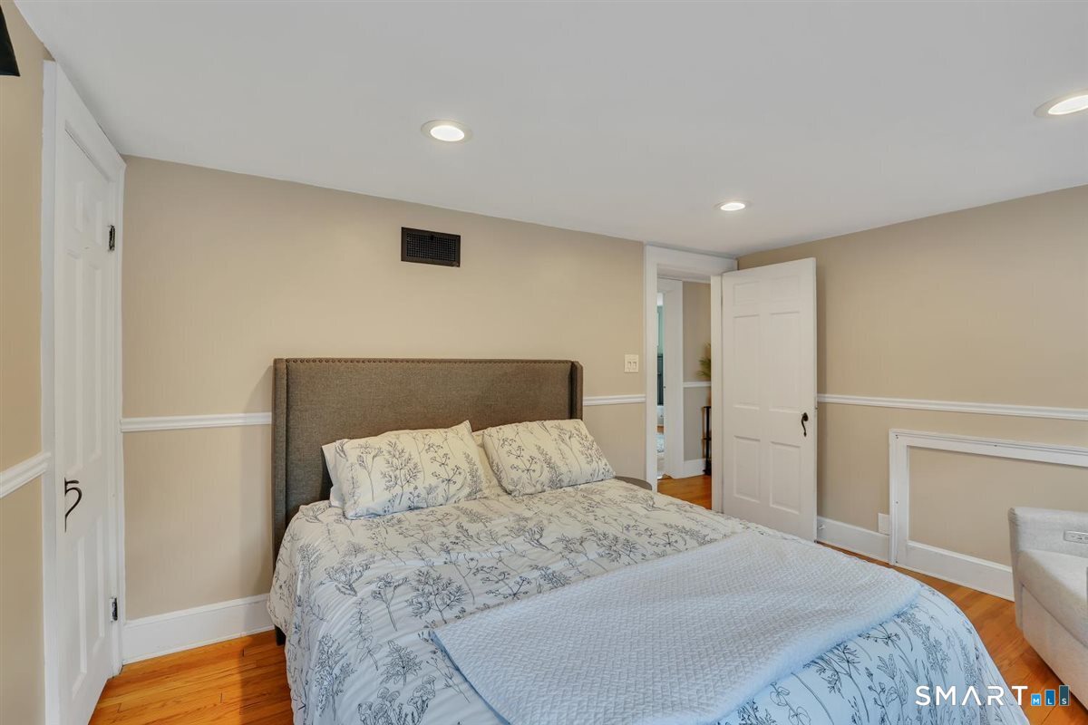 81 Lydale Place photo 17