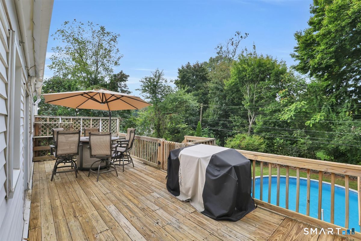 81 Lydale Place photo 24