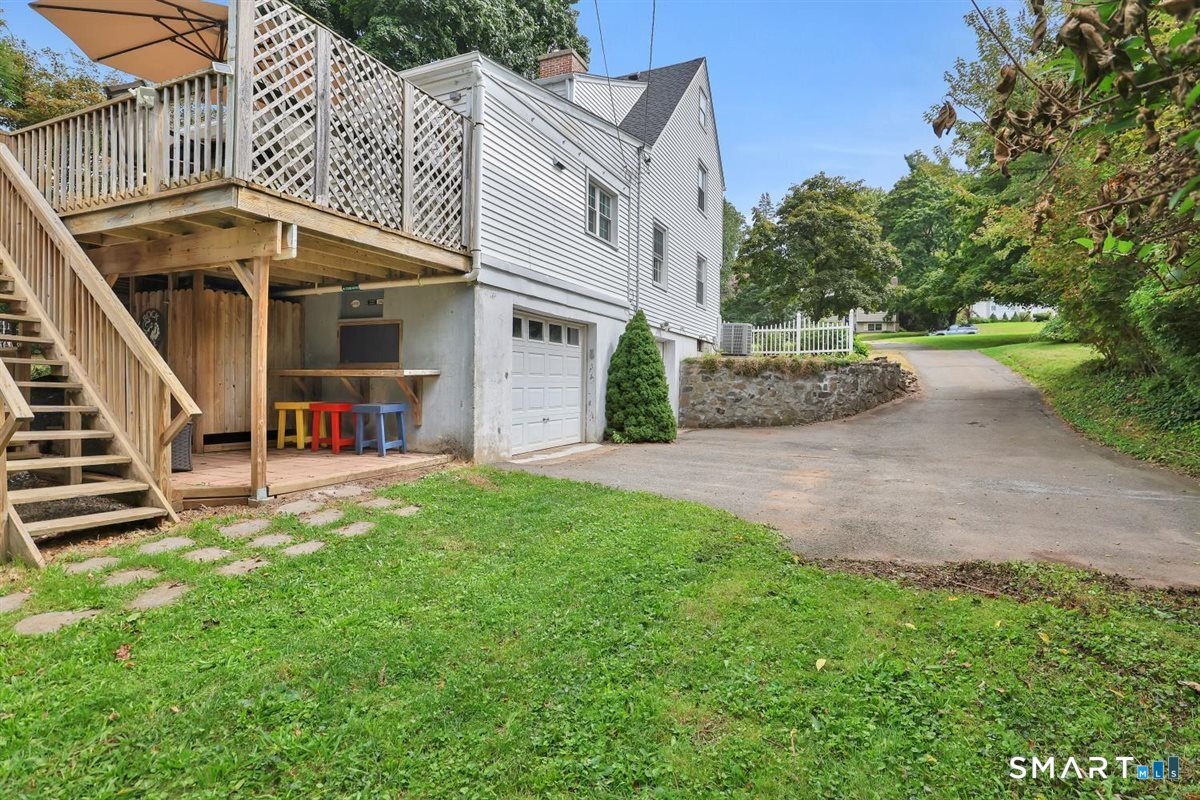 81 Lydale Place photo 29