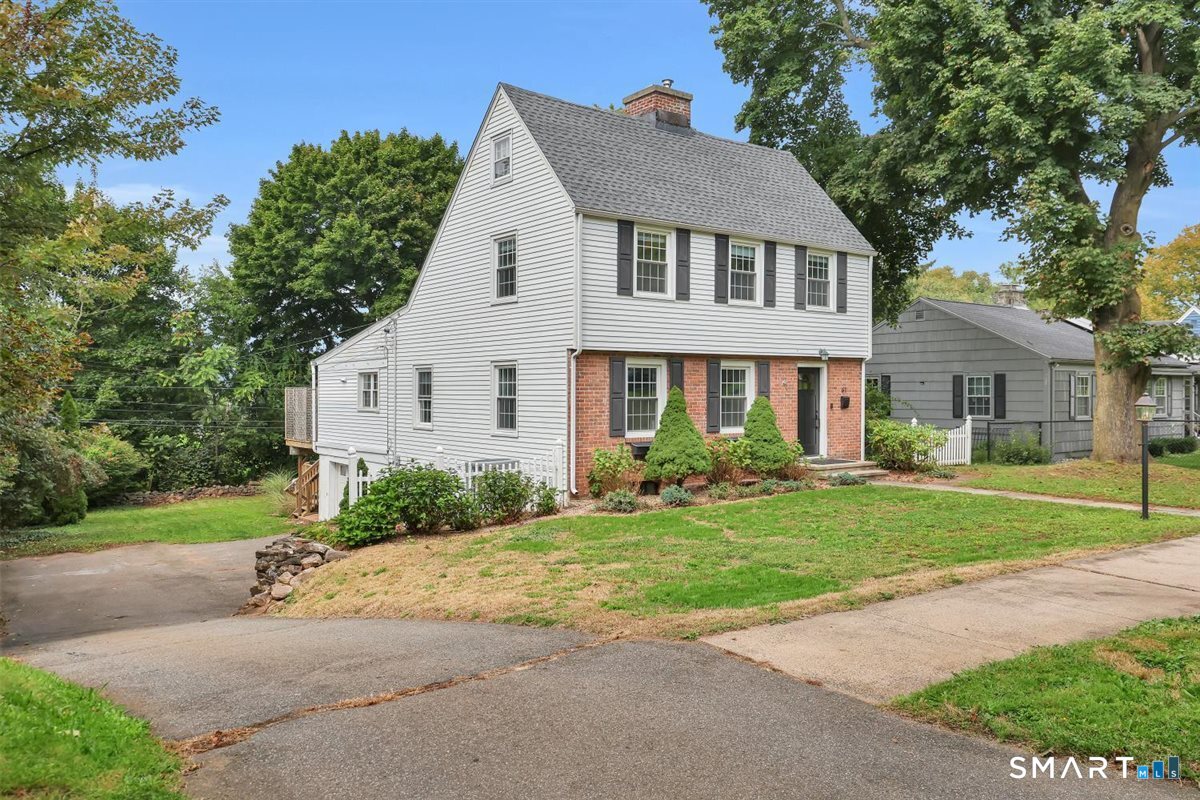 81 Lydale Place photo 30