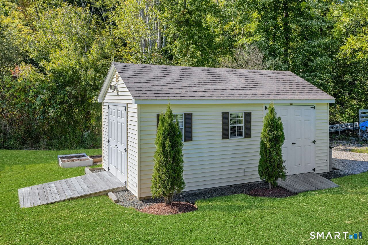 40 Greenridge Drive photo 24