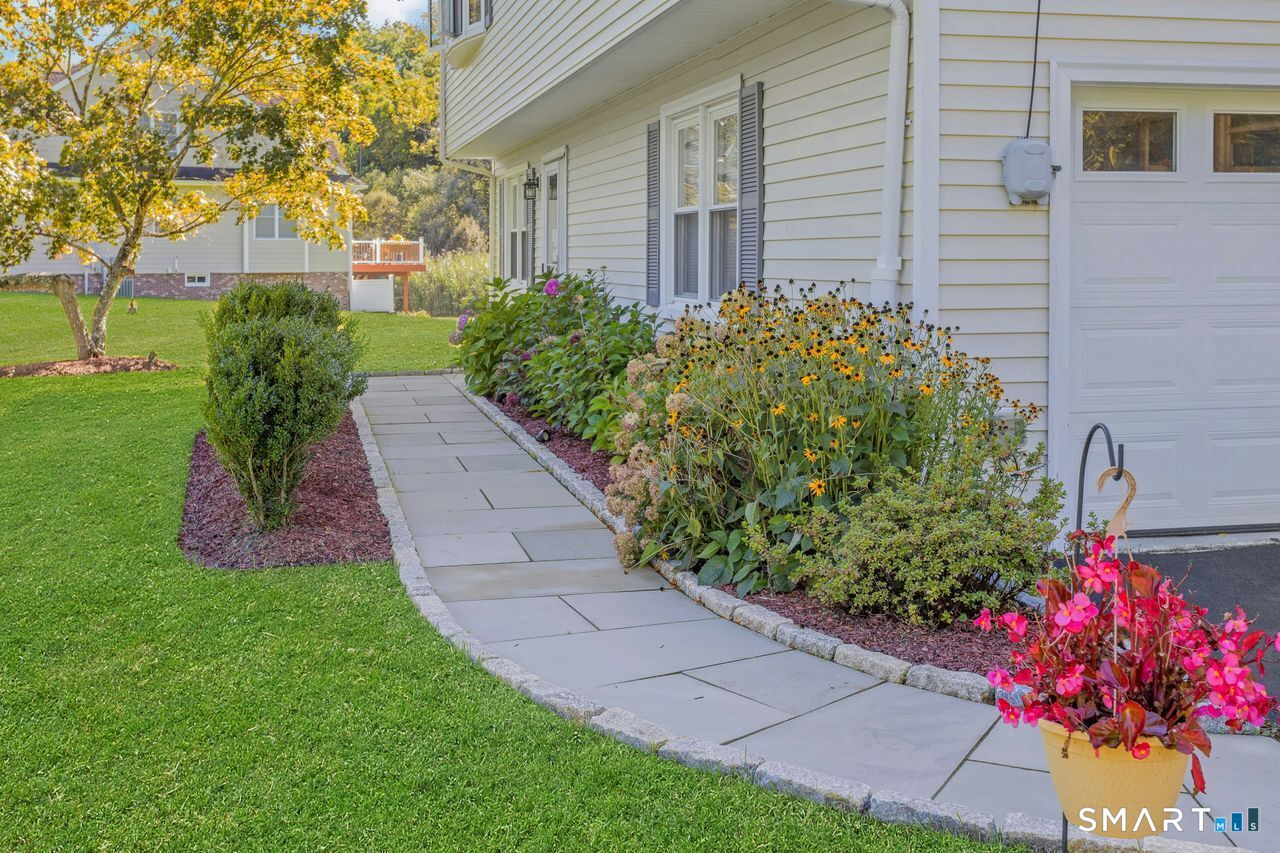 40 Greenridge Drive photo 25