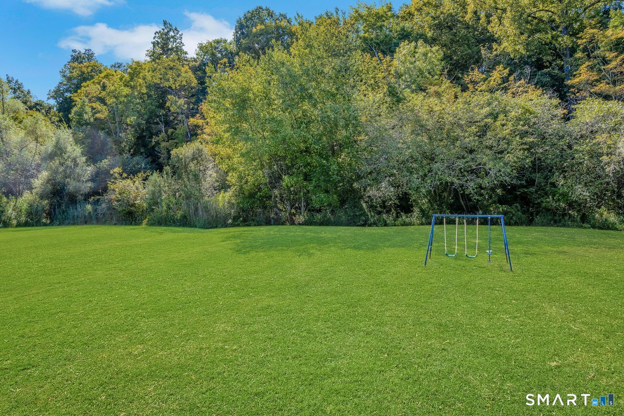 40 Greenridge Drive photo 30