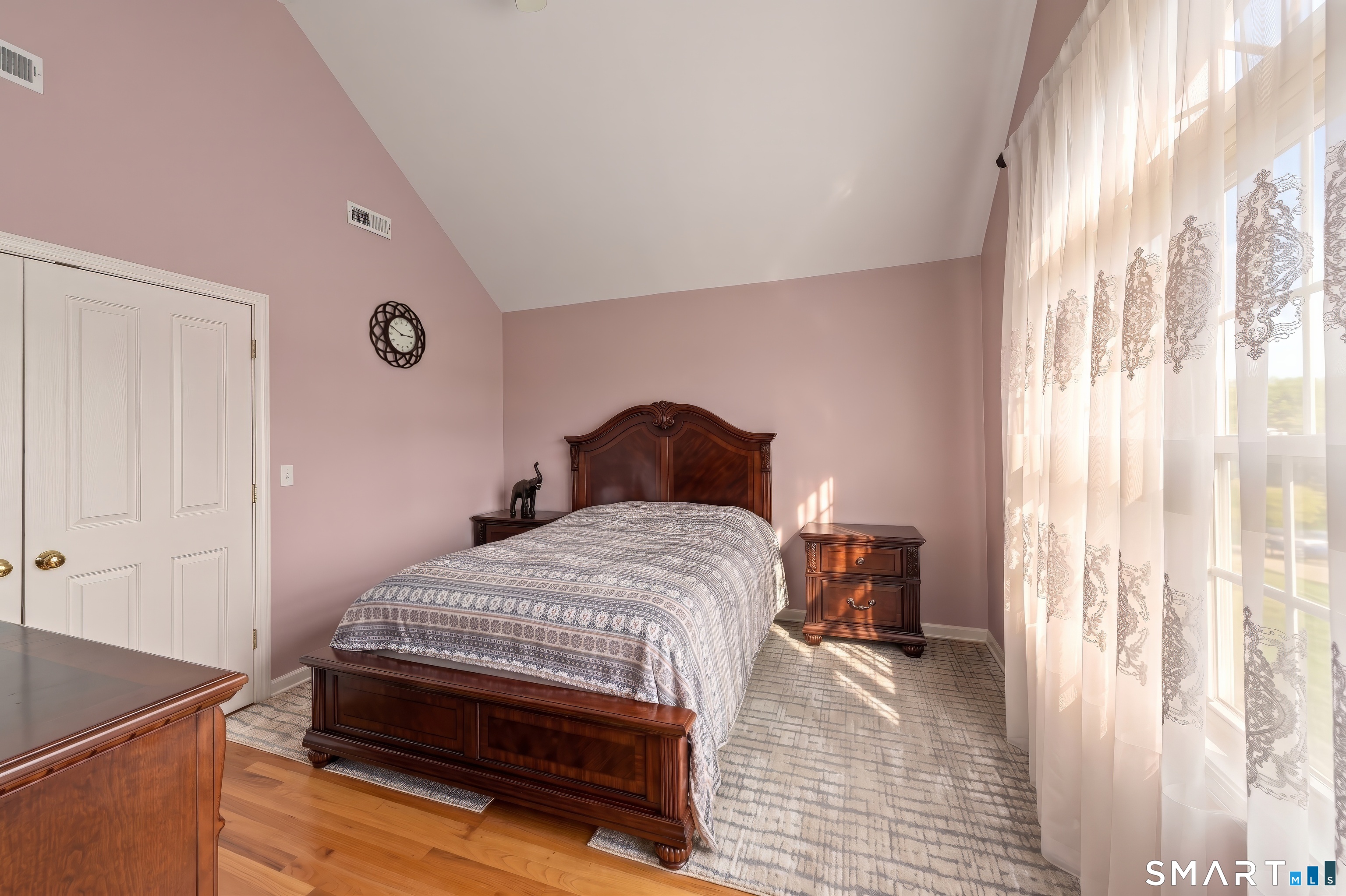 54 Saint Charles Avenue photo 17