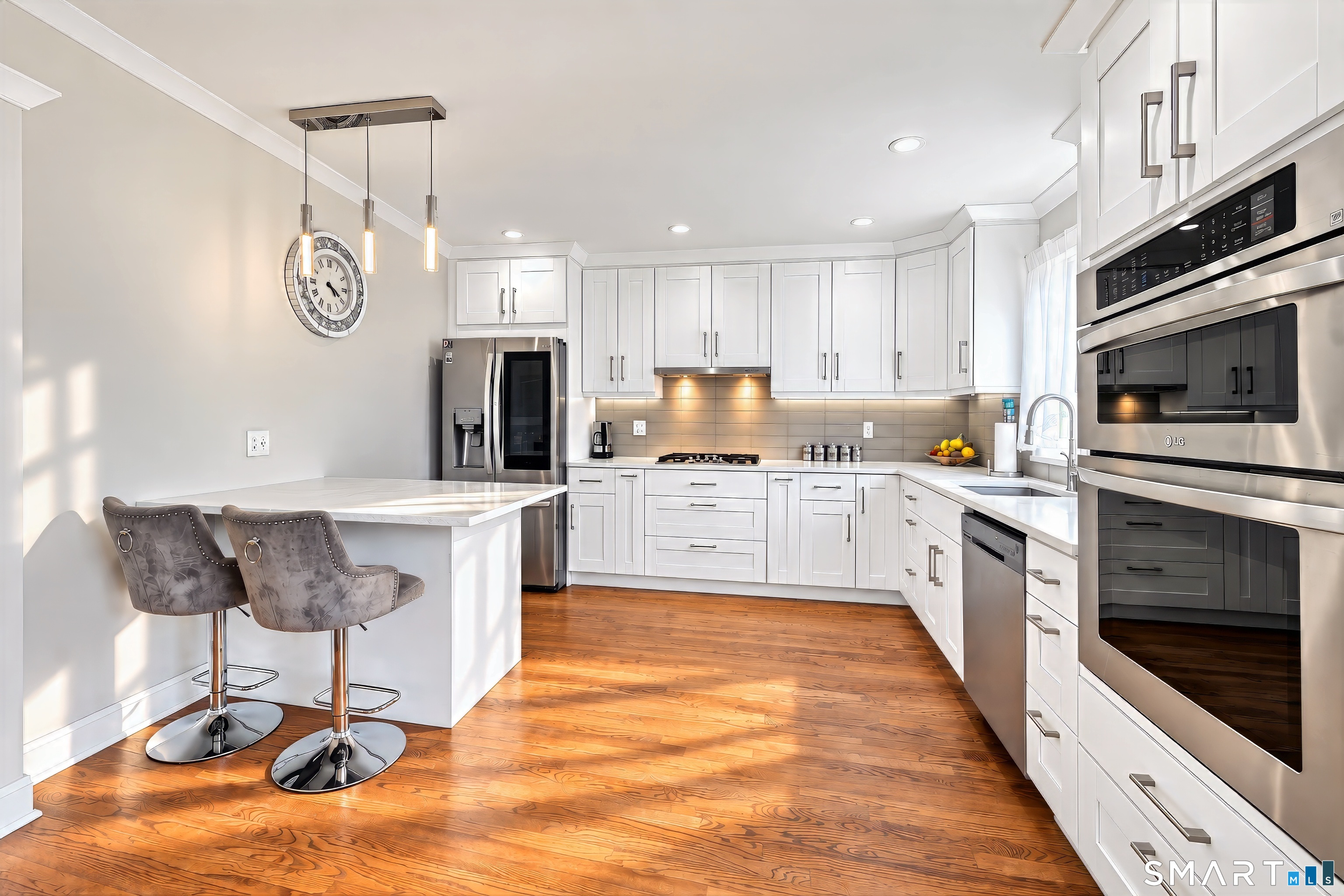 54 Saint Charles Avenue photo 4