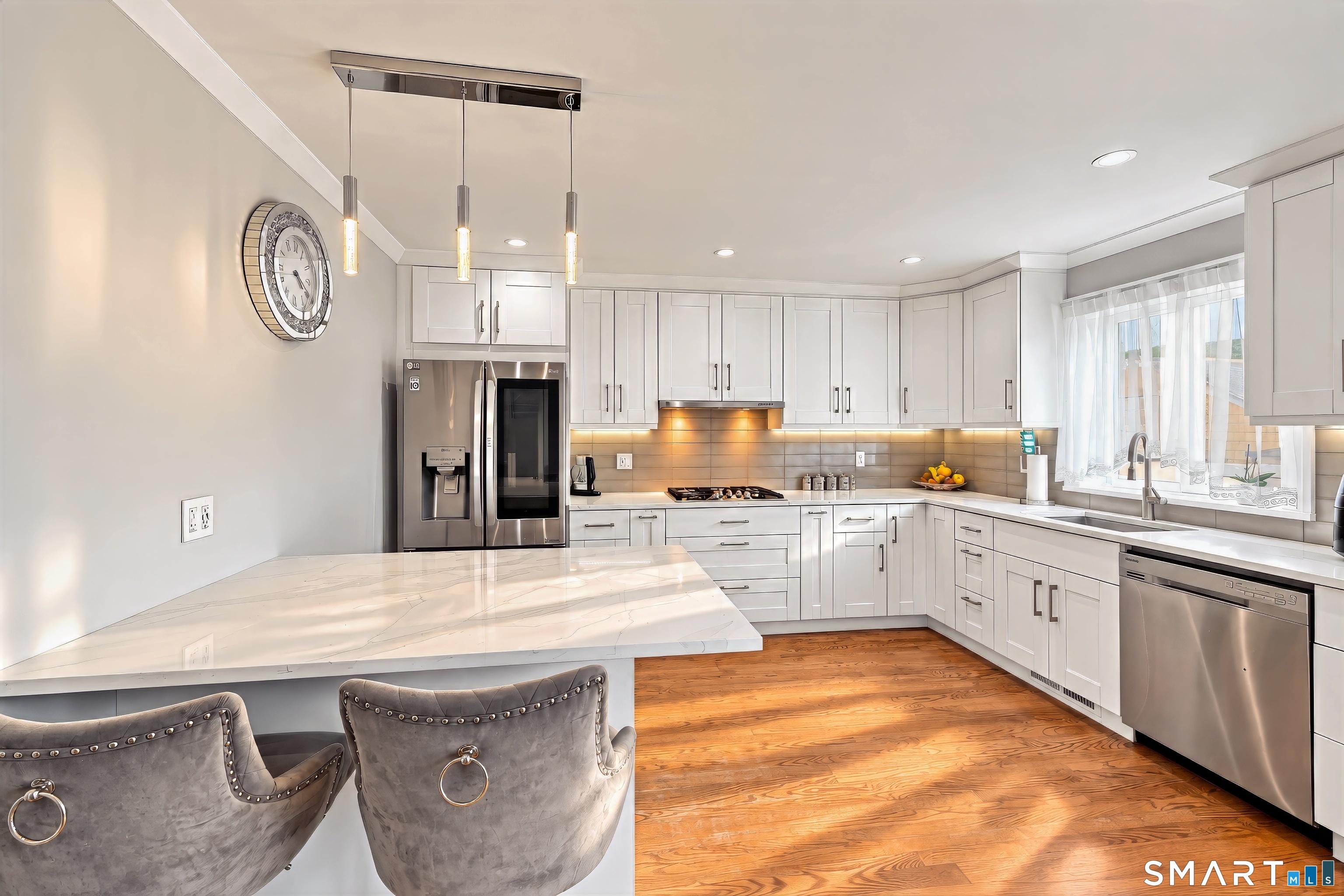 54 Saint Charles Avenue photo 6