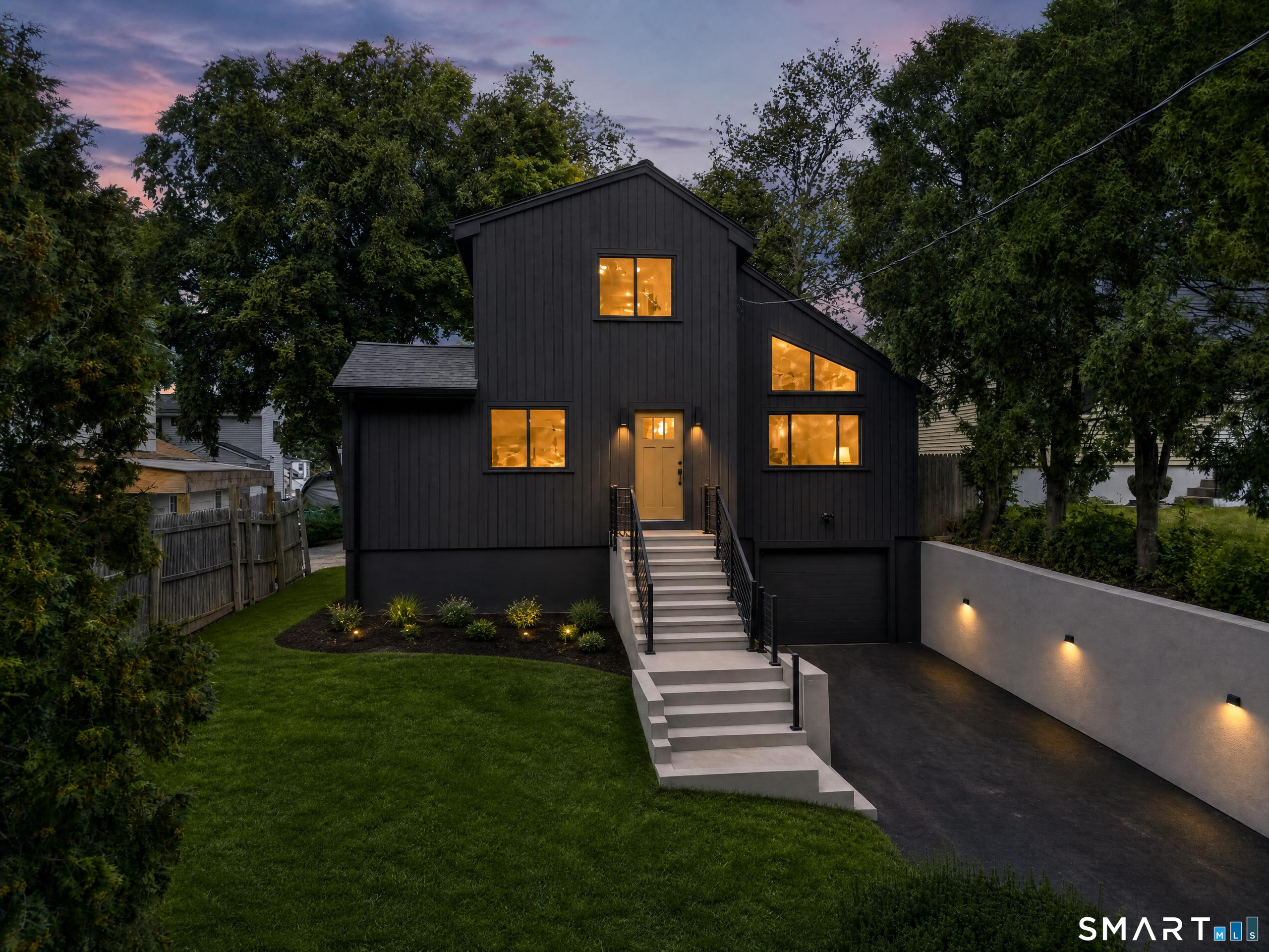 144 Acorn Avenue photo 3