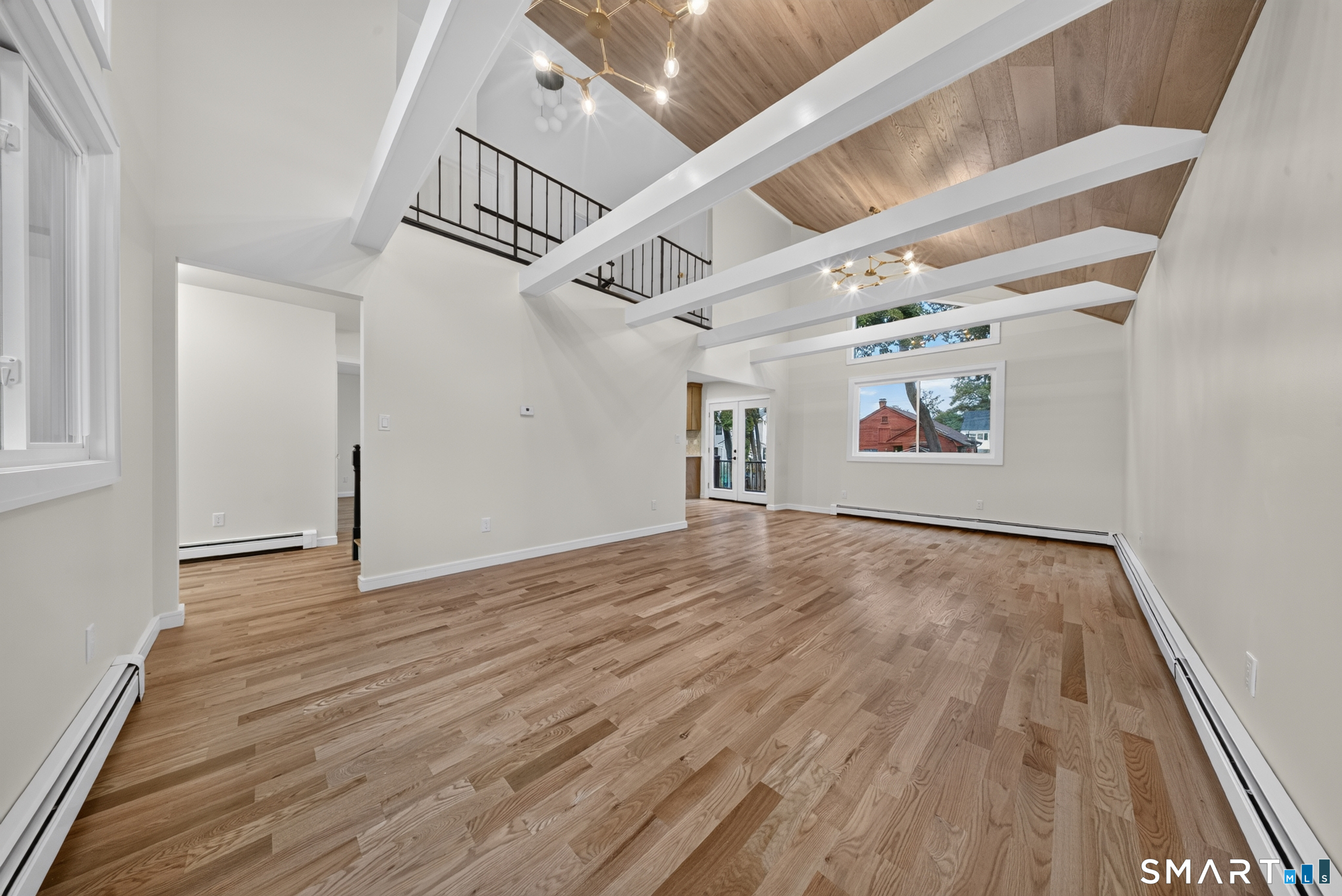 144 Acorn Avenue photo 6