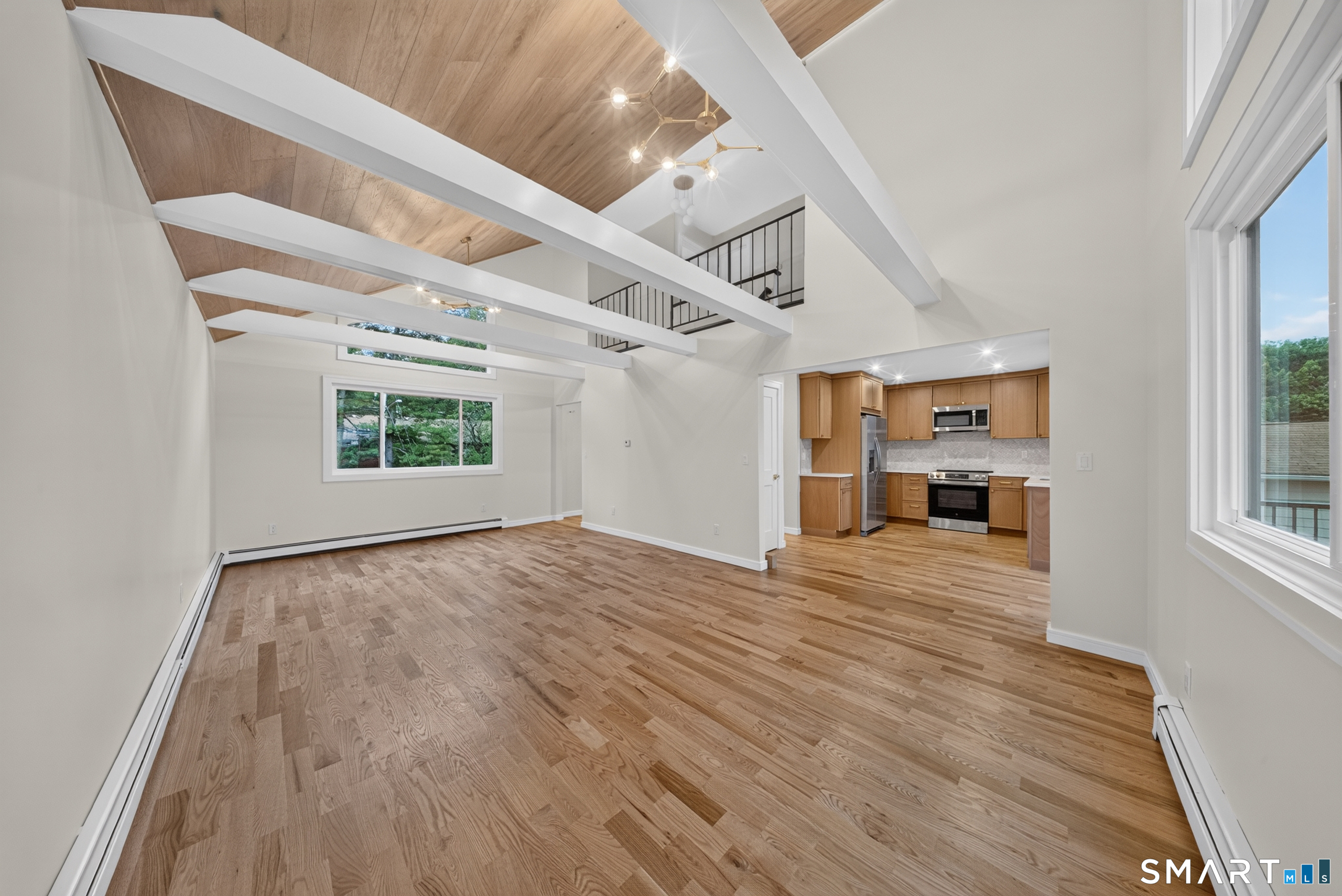 144 Acorn Avenue photo 8