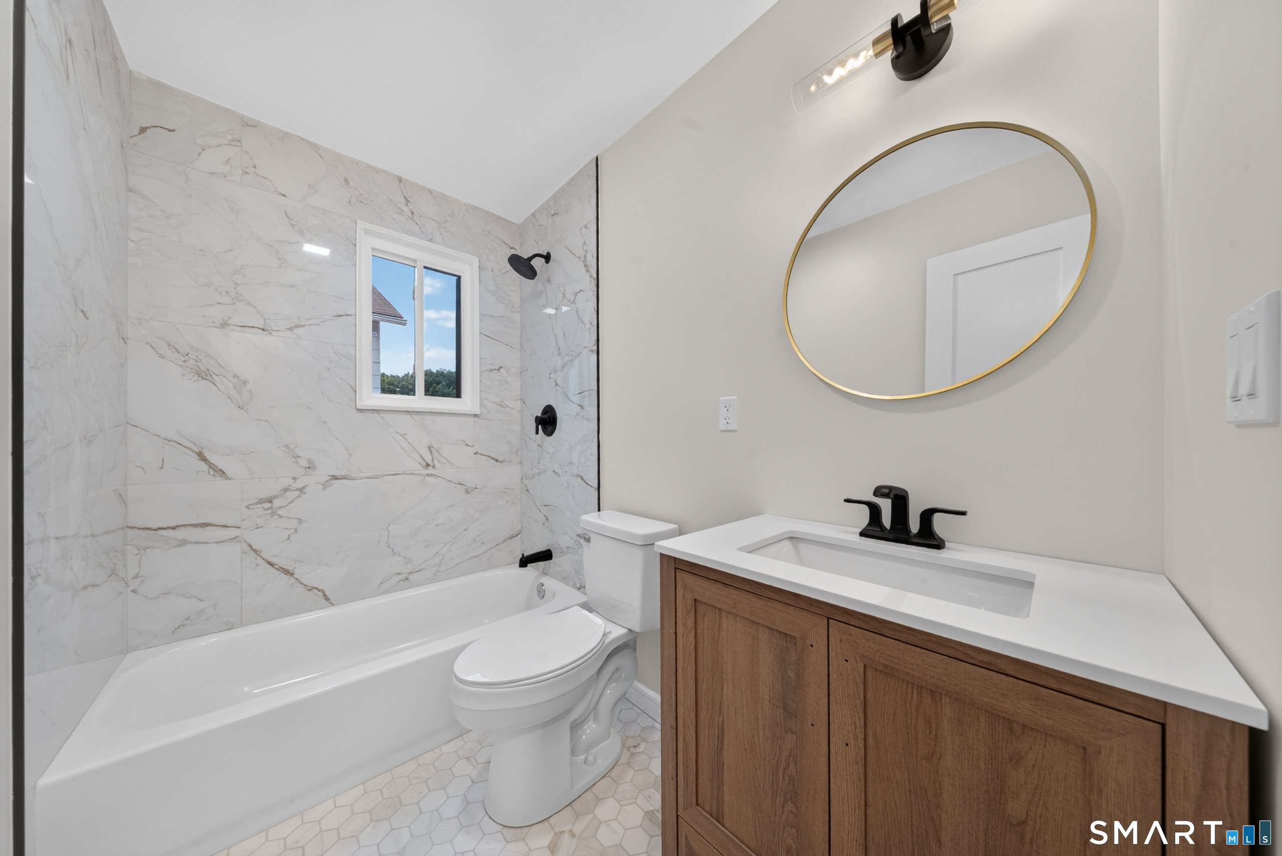 144 Acorn Avenue photo 13