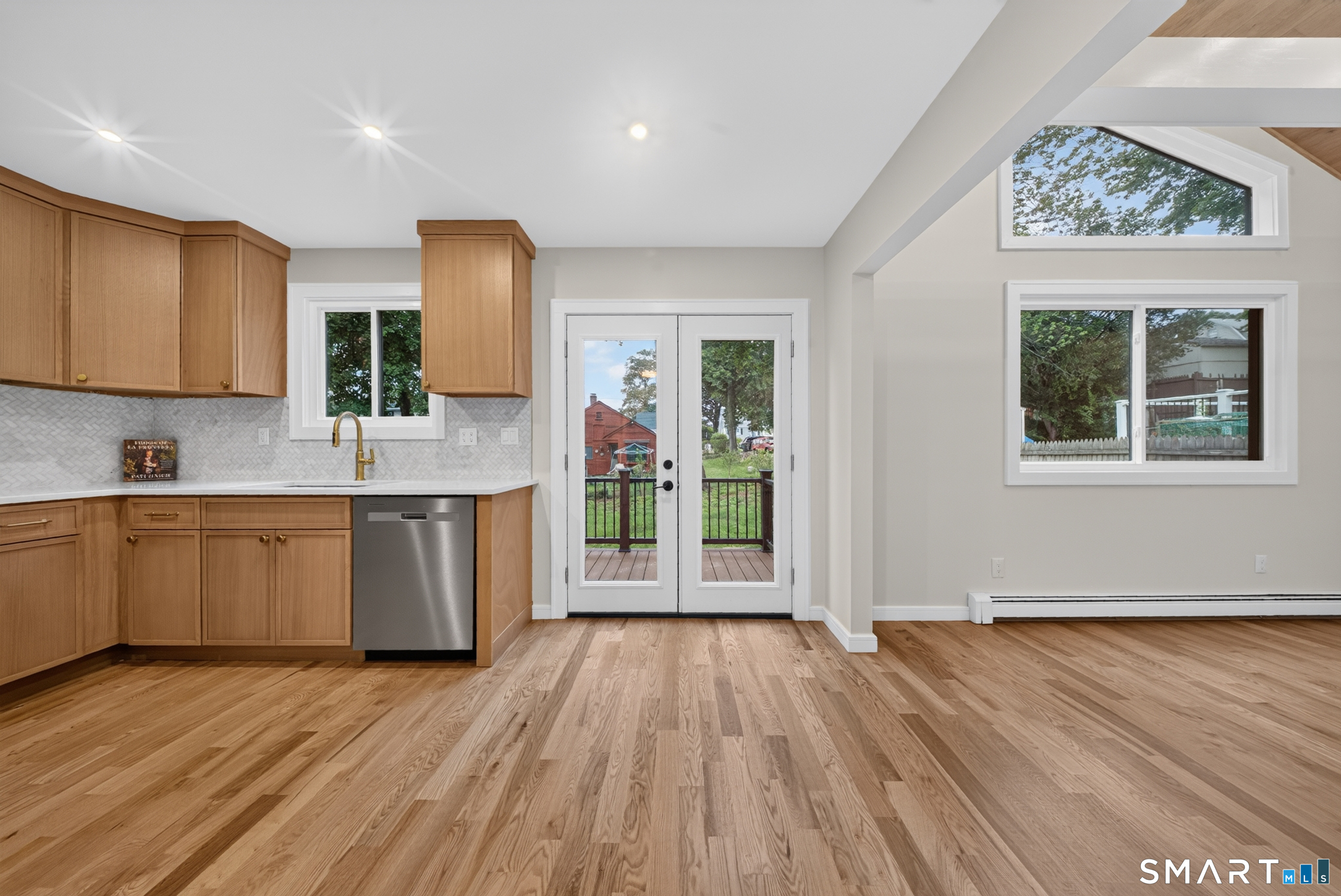 144 Acorn Avenue photo 11