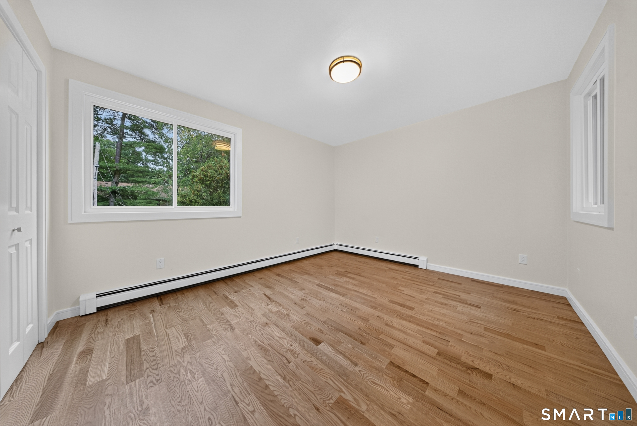 144 Acorn Avenue photo 15