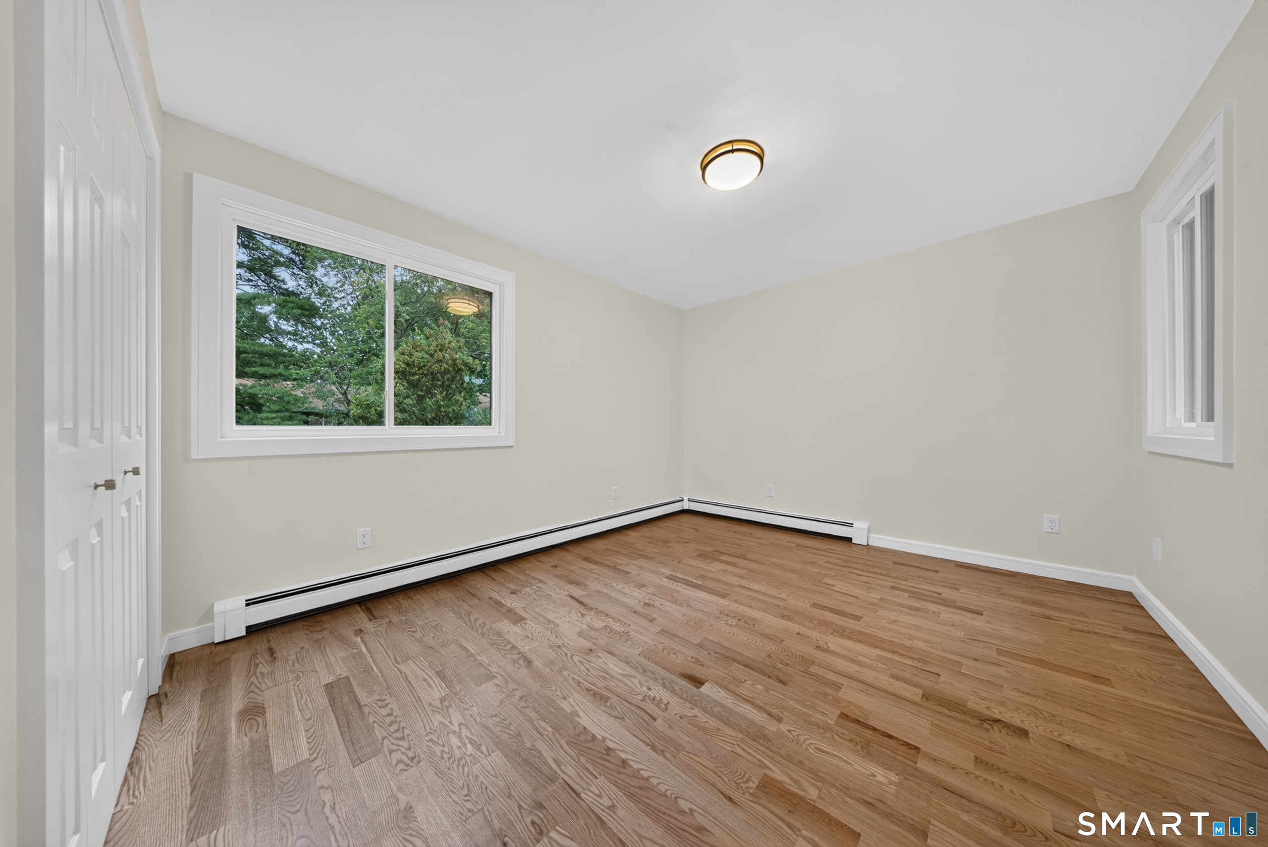 144 Acorn Avenue photo 16