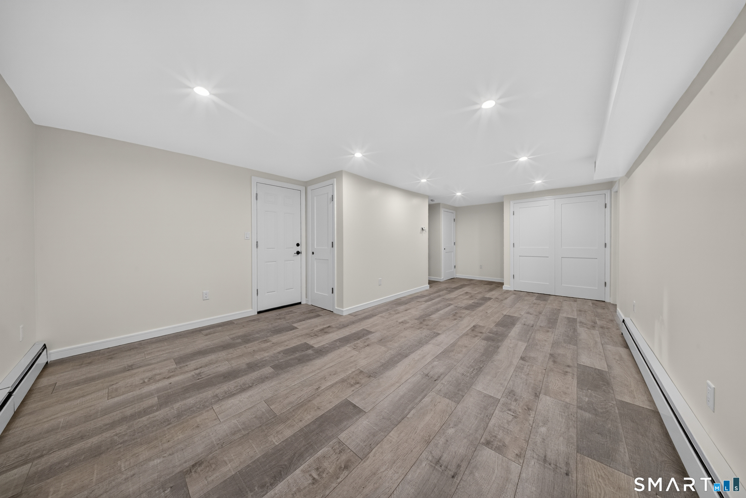 144 Acorn Avenue photo 17