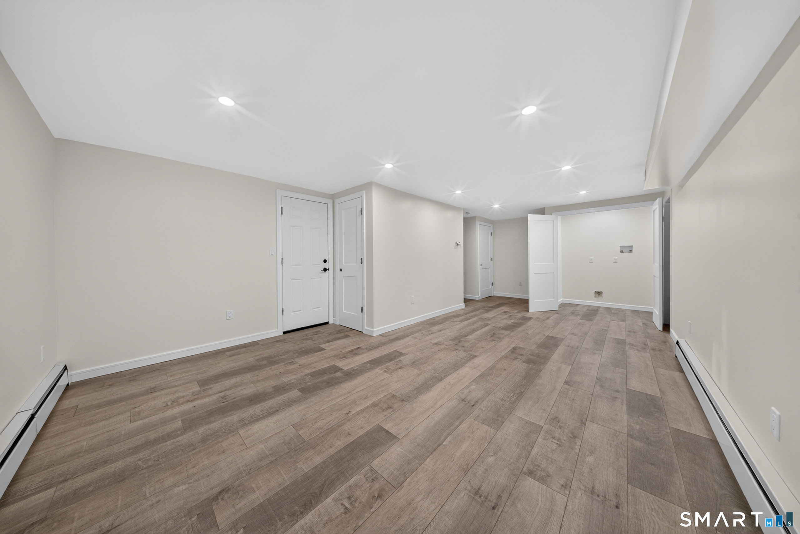 144 Acorn Avenue photo 18