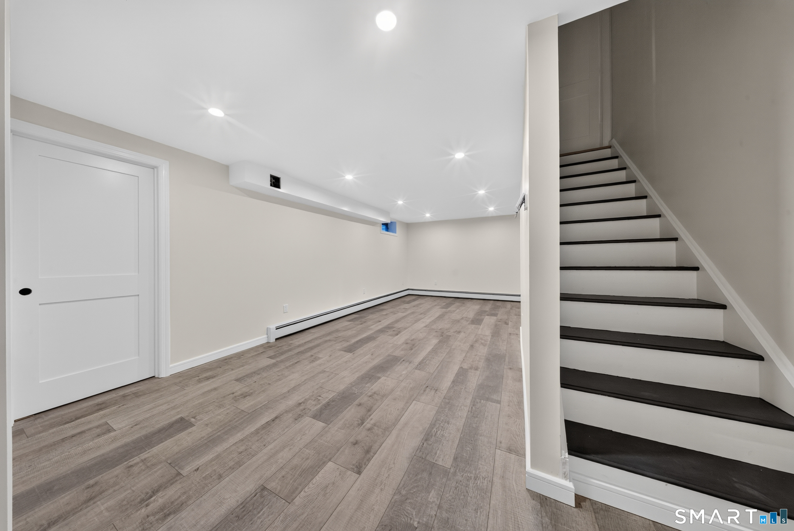 144 Acorn Avenue photo 19