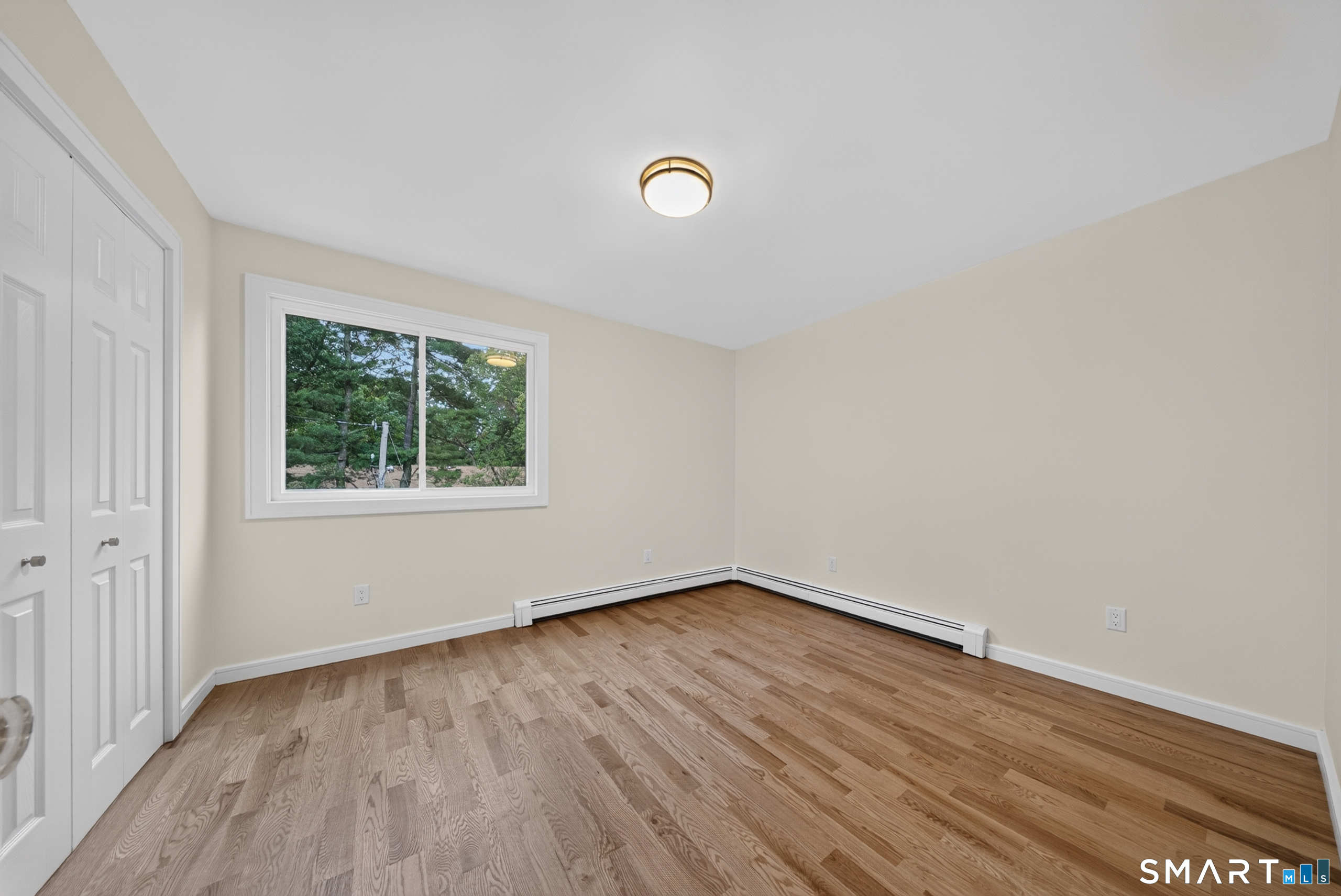 144 Acorn Avenue photo 20