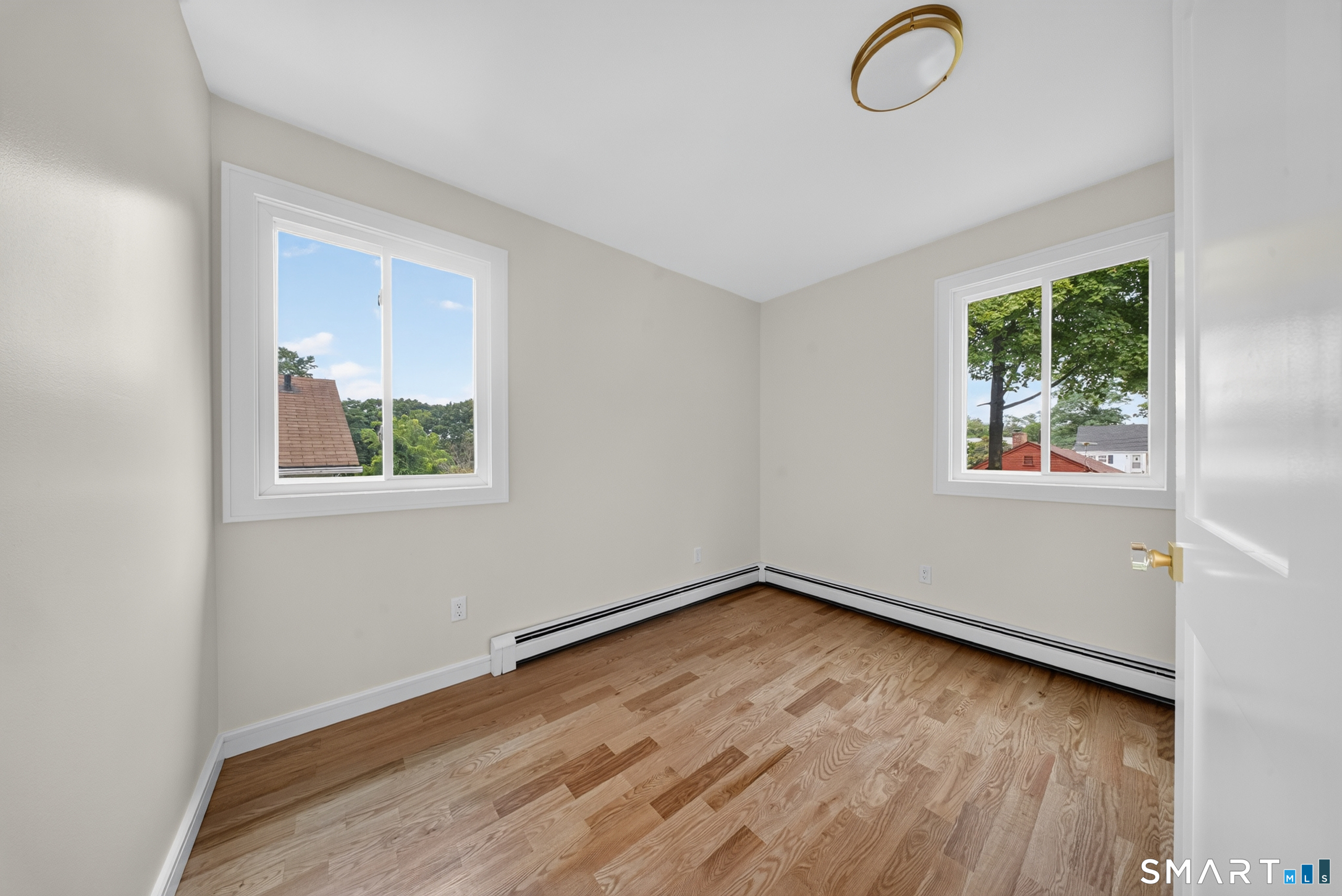 144 Acorn Avenue photo 22