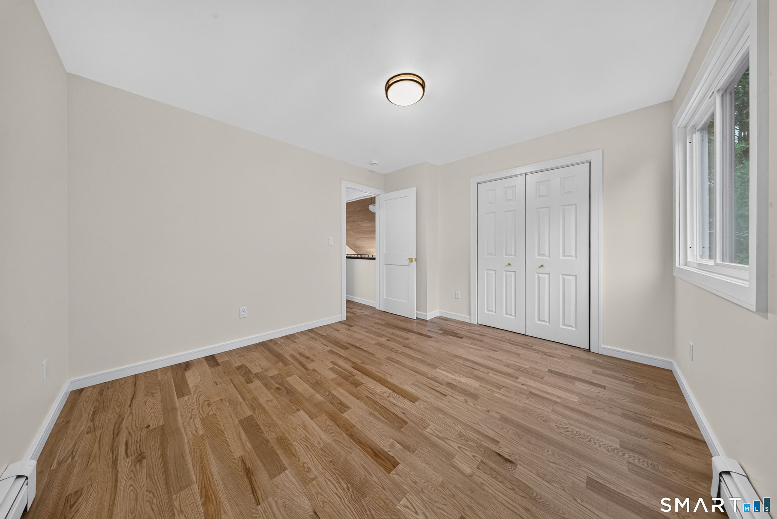 144 Acorn Avenue photo 23