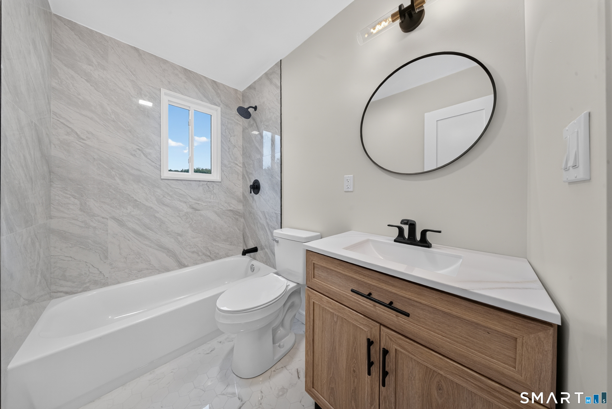 144 Acorn Avenue photo 26