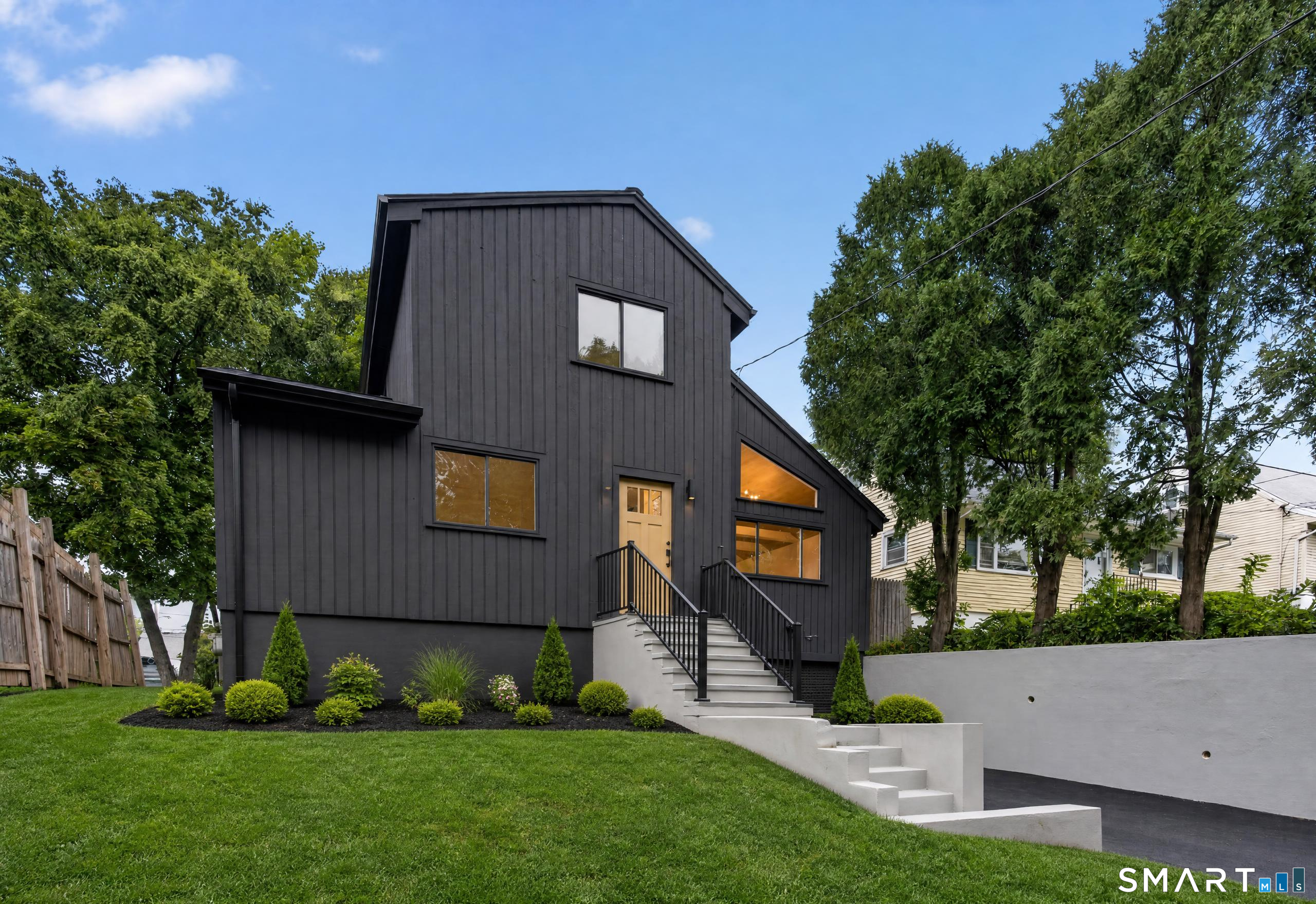 144 Acorn Avenue photo 5