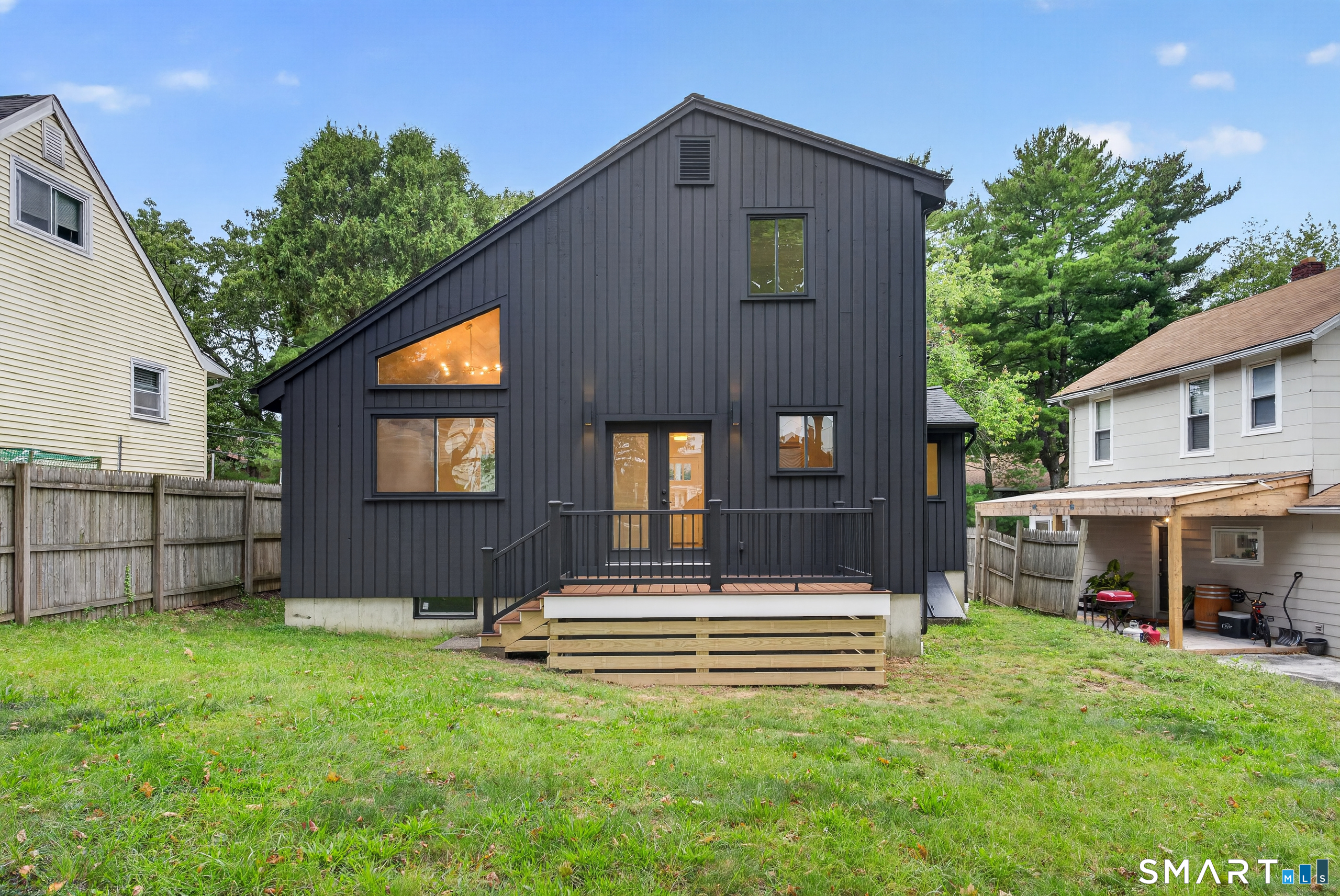 144 Acorn Avenue photo 27