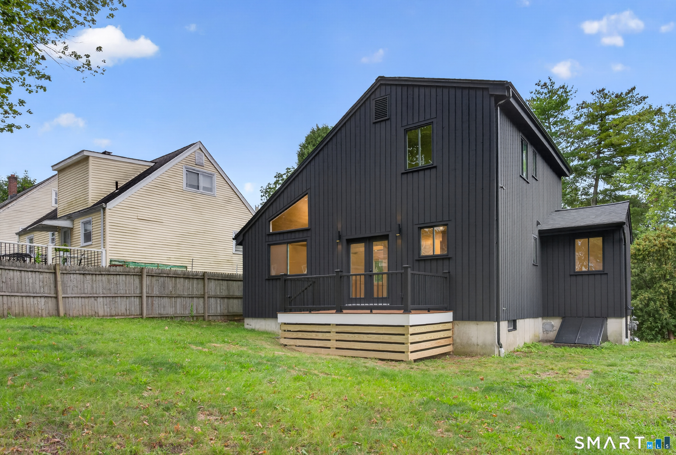 144 Acorn Avenue photo 28