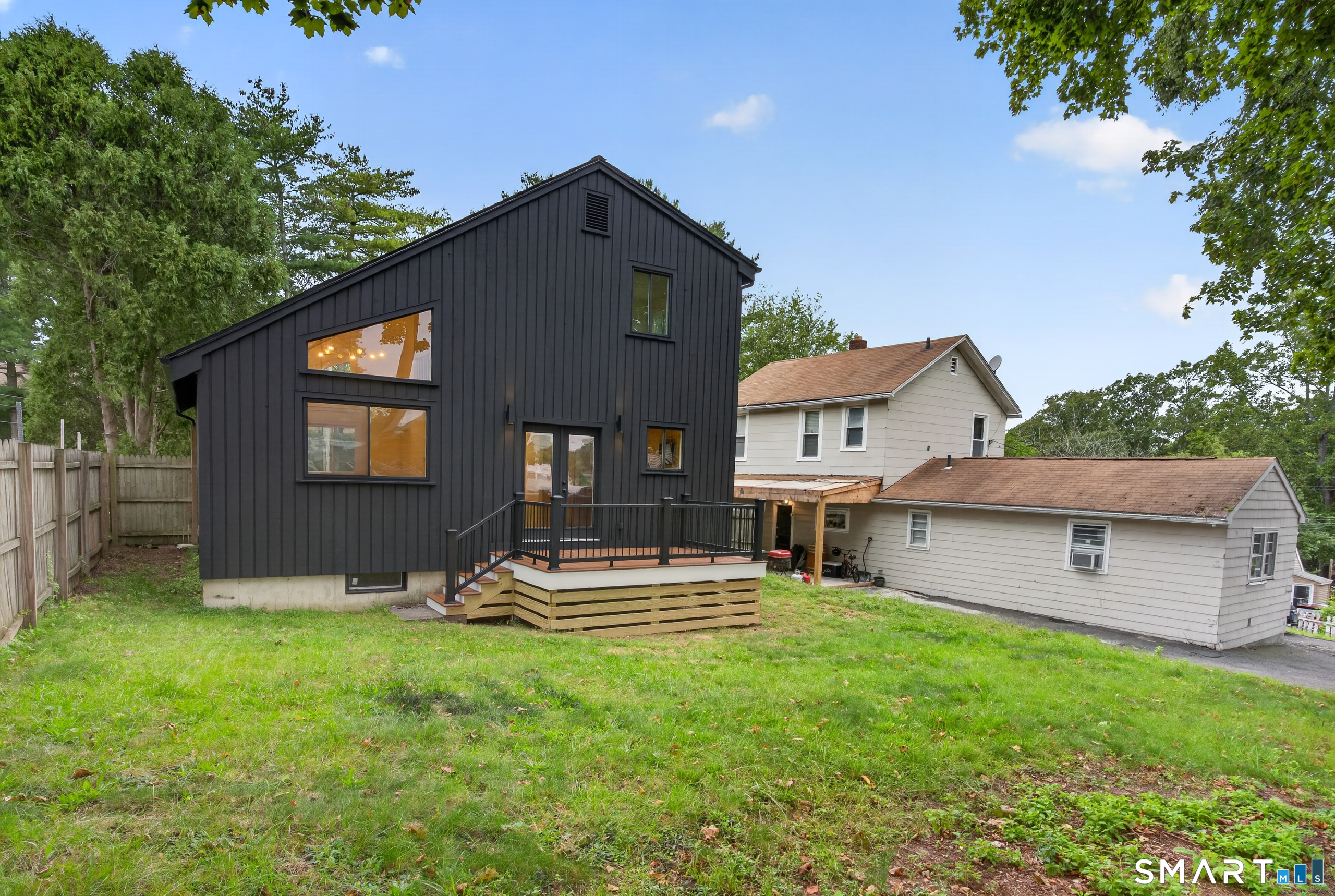 144 Acorn Avenue photo 29