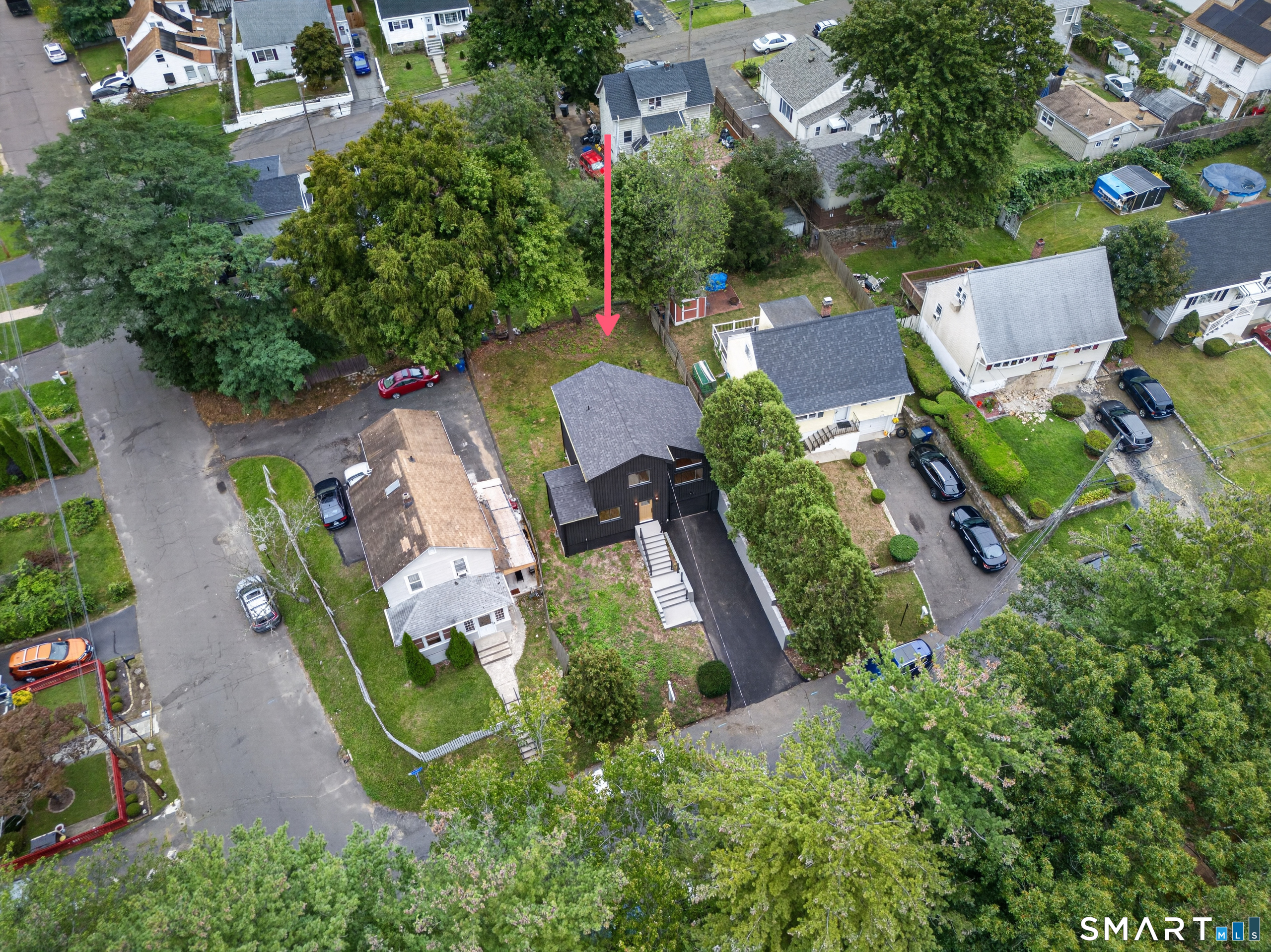144 Acorn Avenue photo 32
