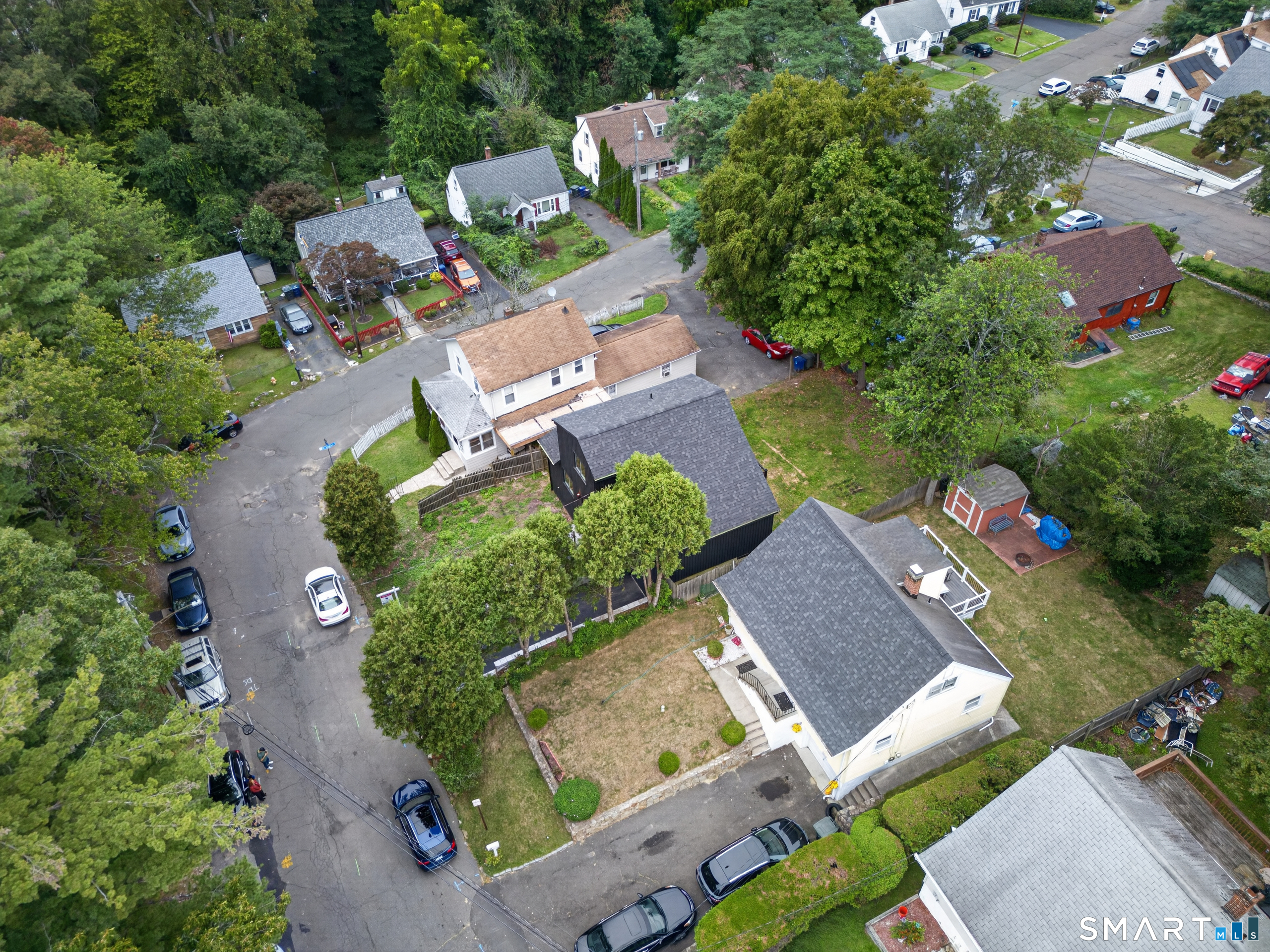 144 Acorn Avenue photo 33