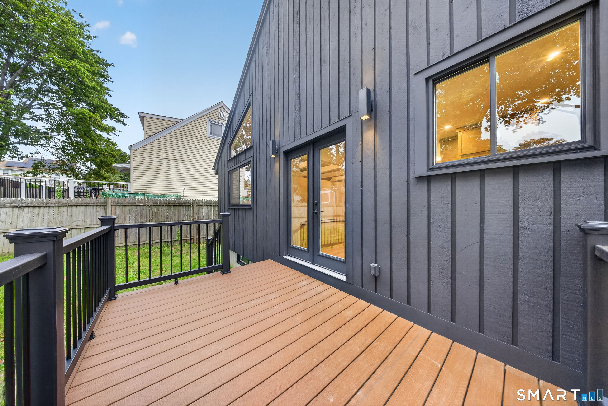 144 Acorn Avenue photo 30